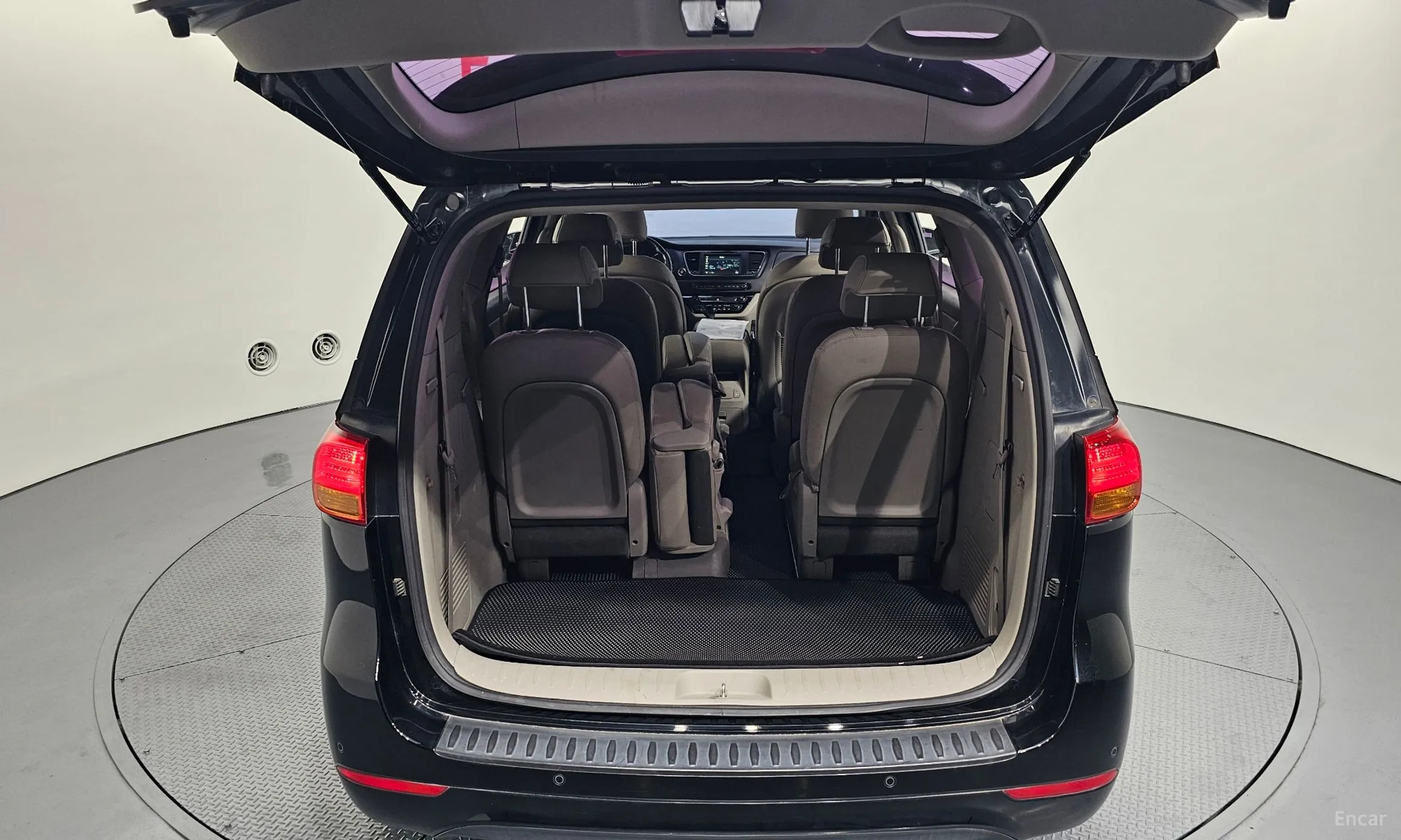 Kia Carnival превью 20