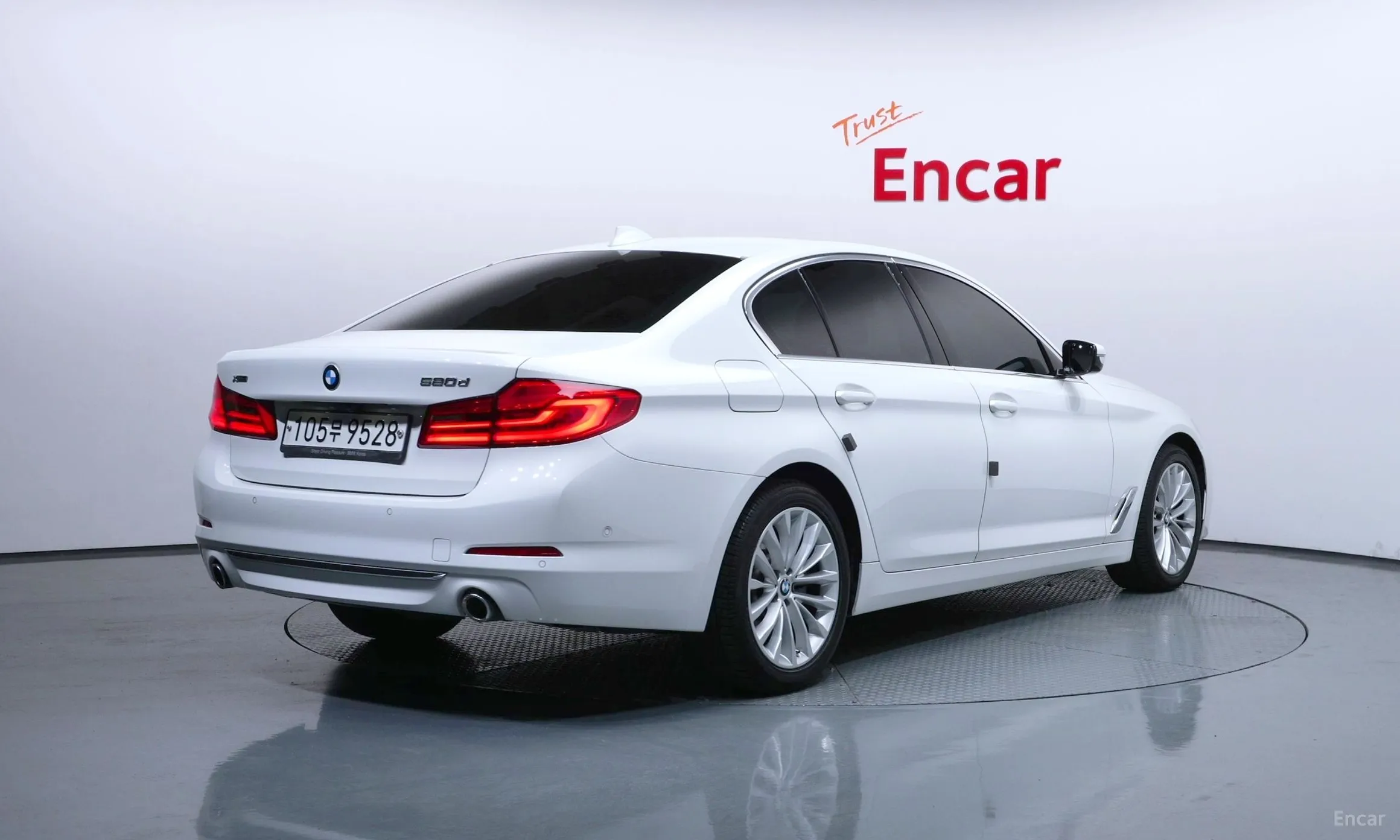 BMW 5 Series (G30) превью 2