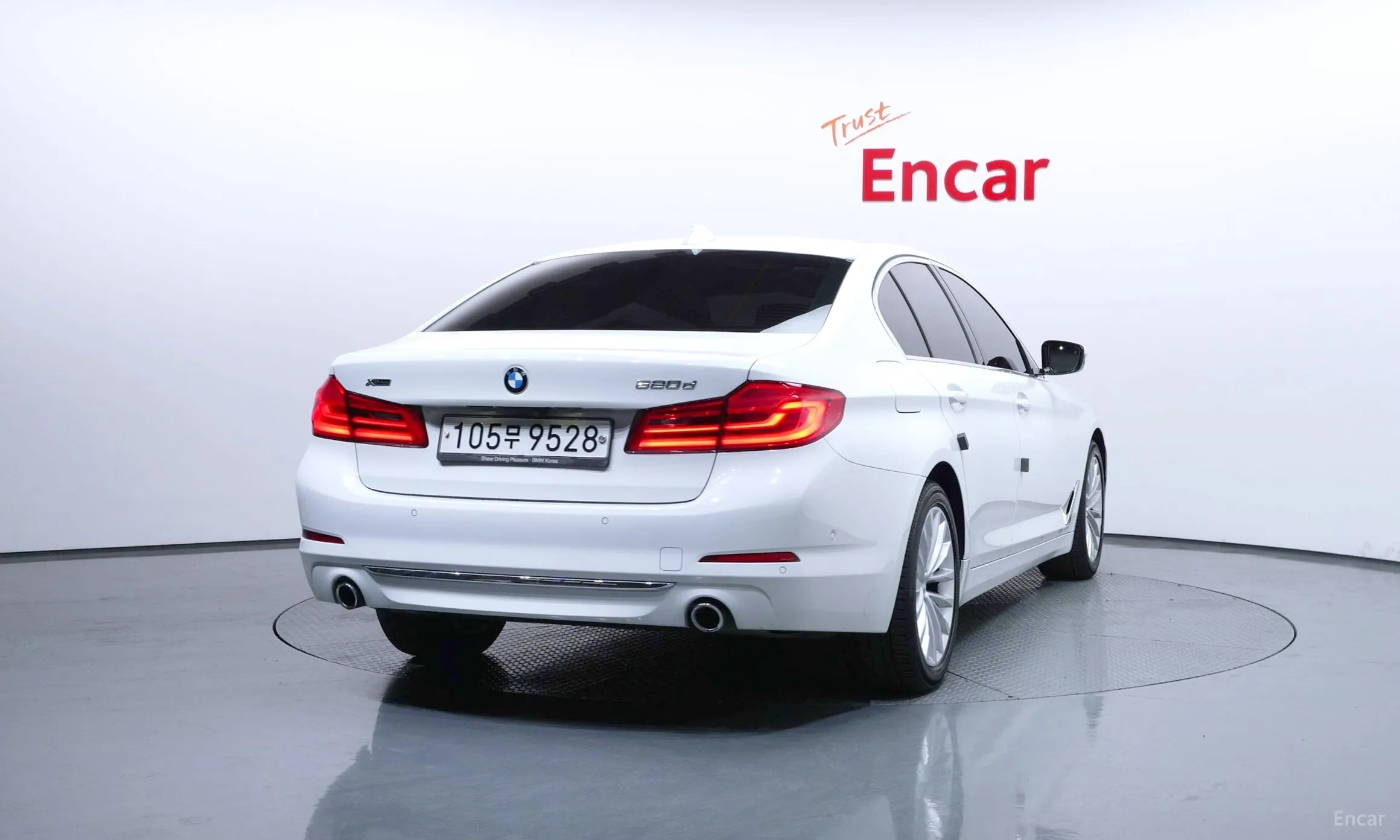 BMW 5 Series (G30) превью 4