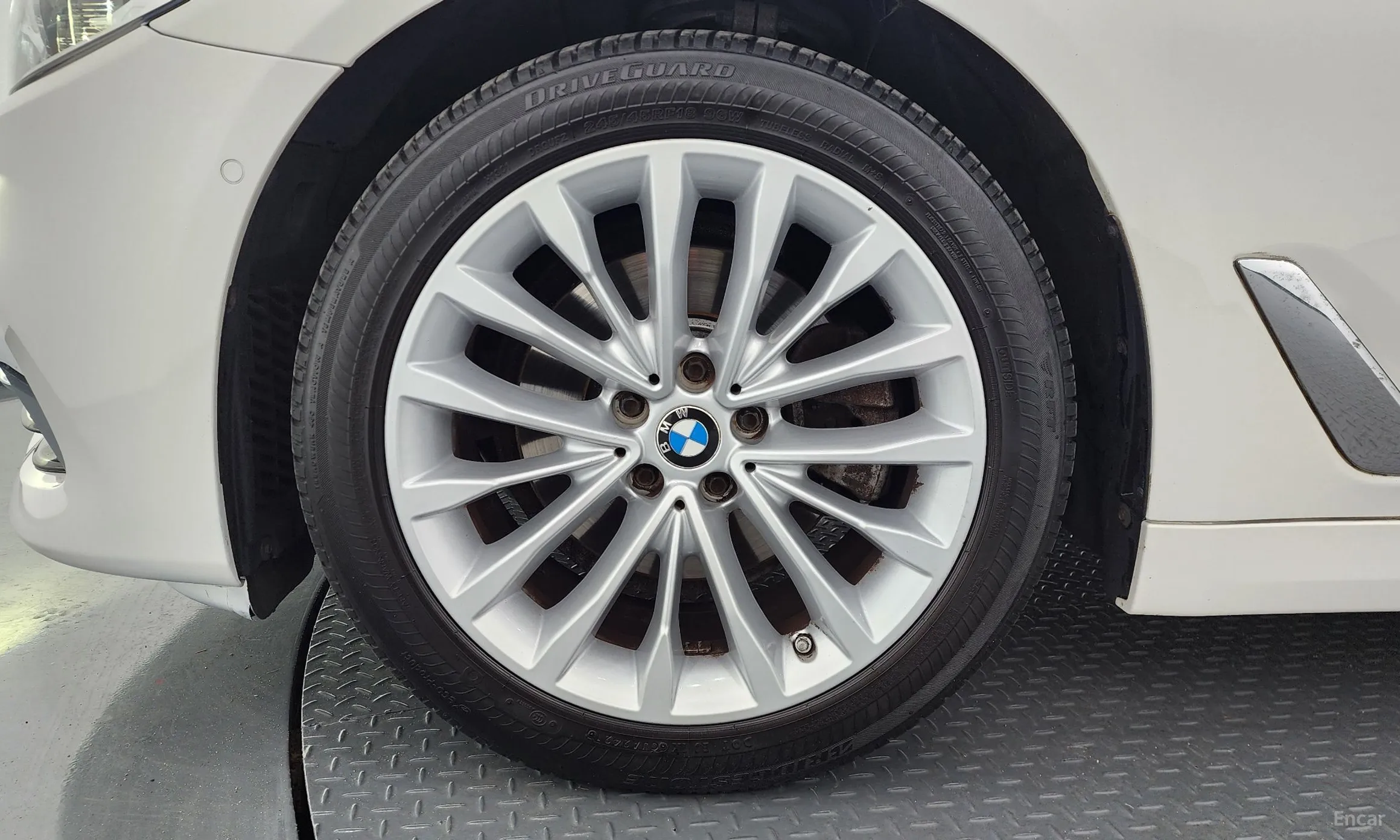 BMW 5 Series (G30) превью 5