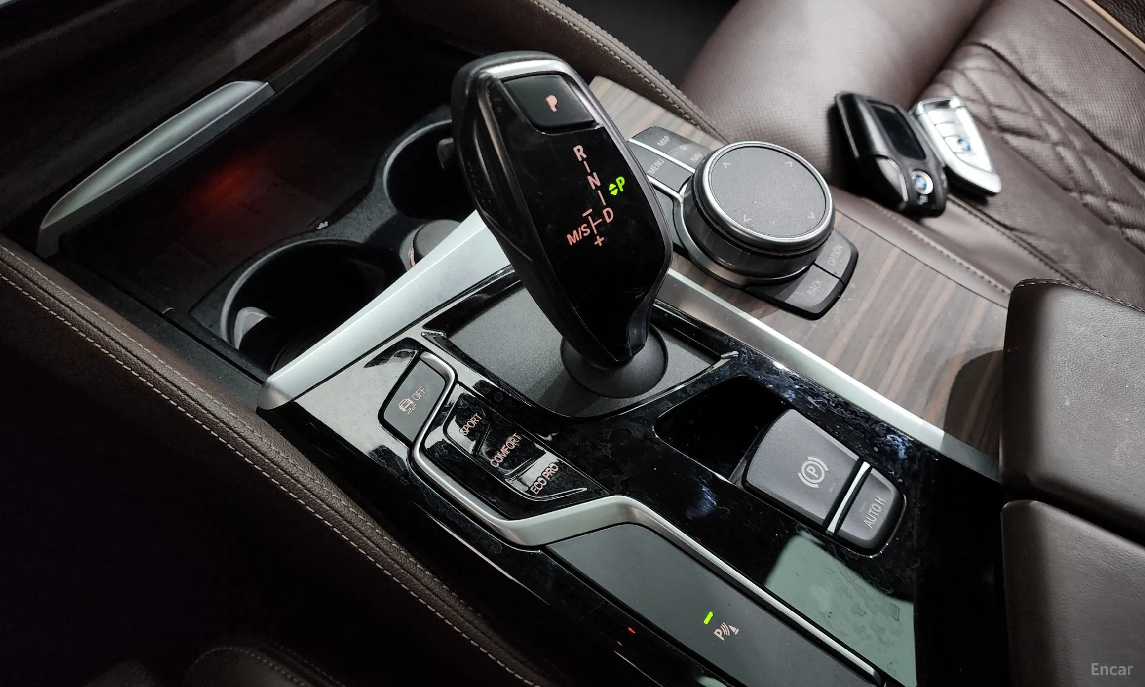 BMW 5 Series (G30) превью 9