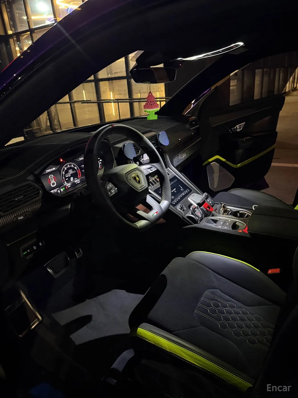 Lamborghini Urus превью 9