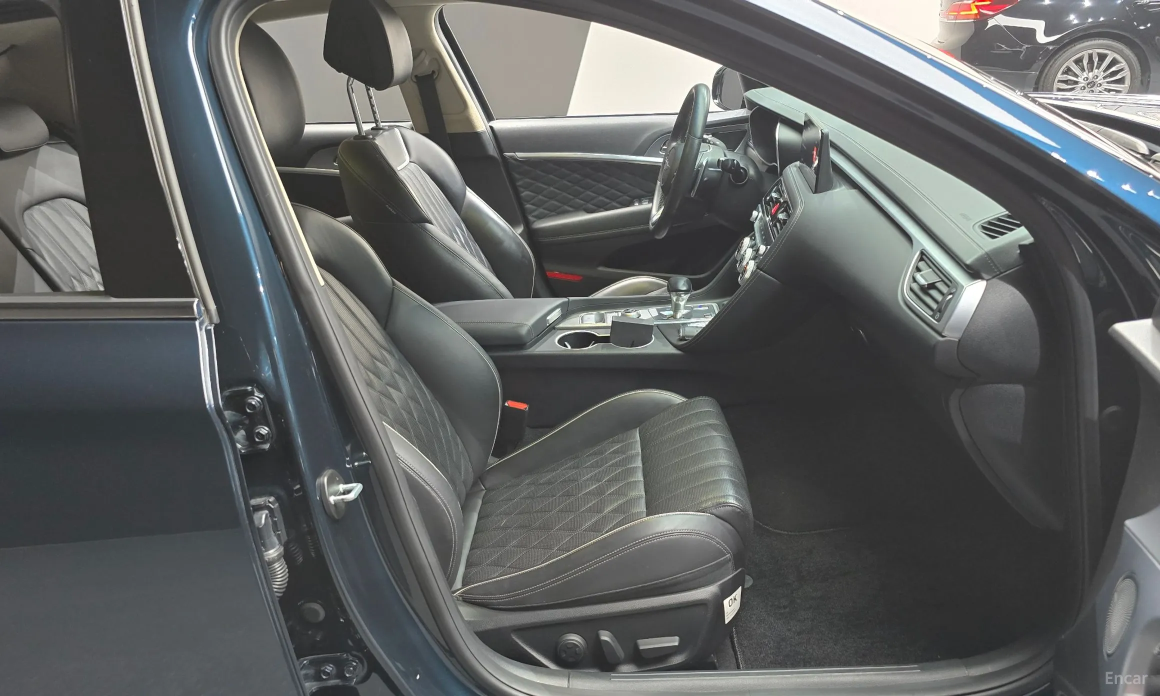 Genesis G70 превью 11