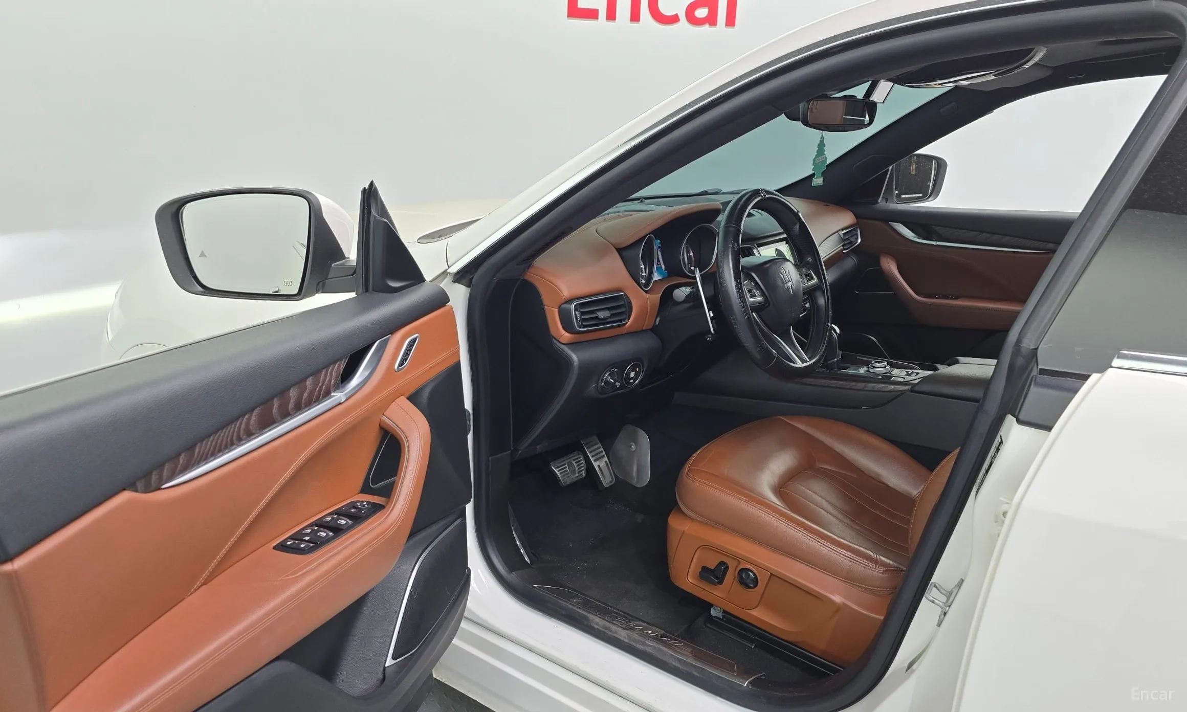 Maserati Levante превью 10
