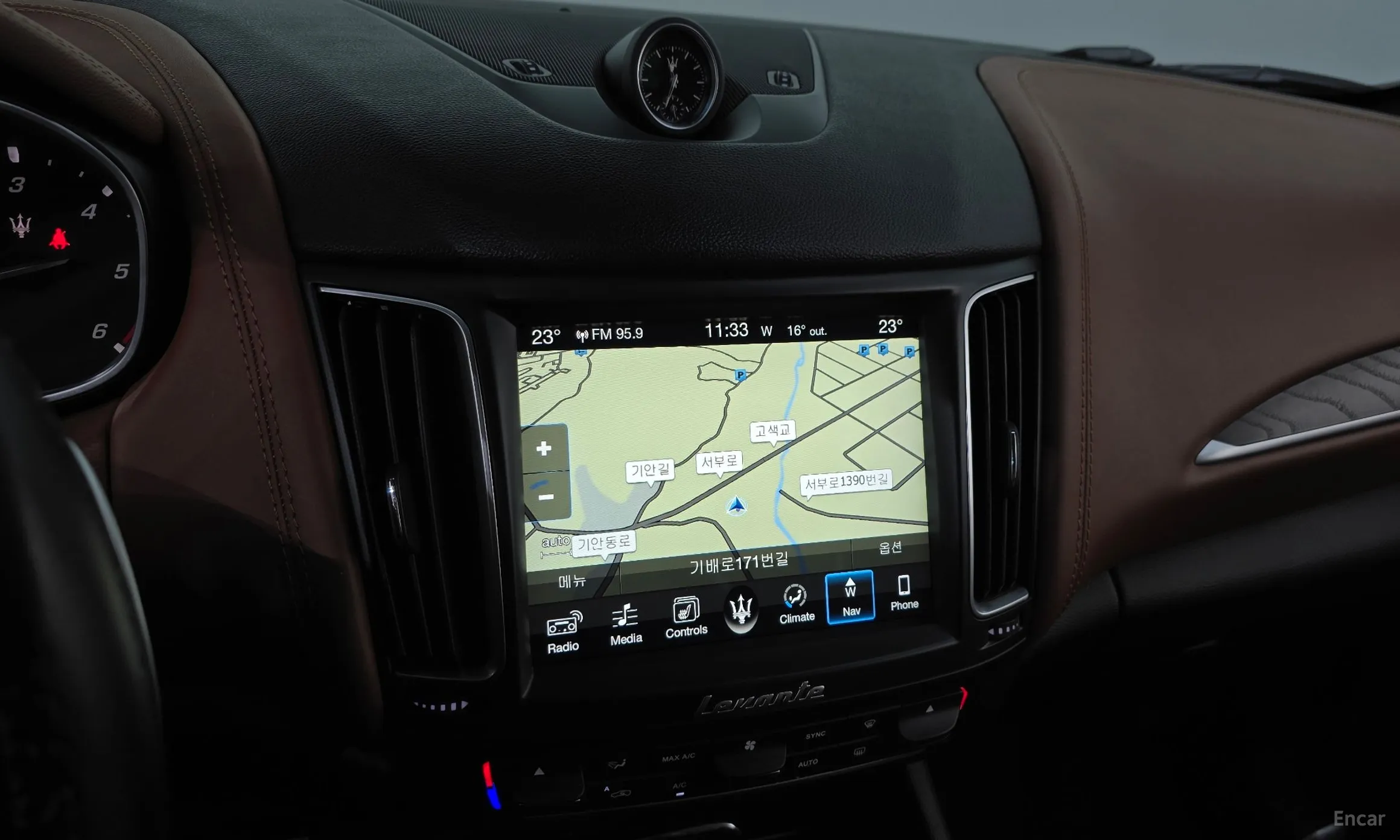 Maserati Levante превью 14