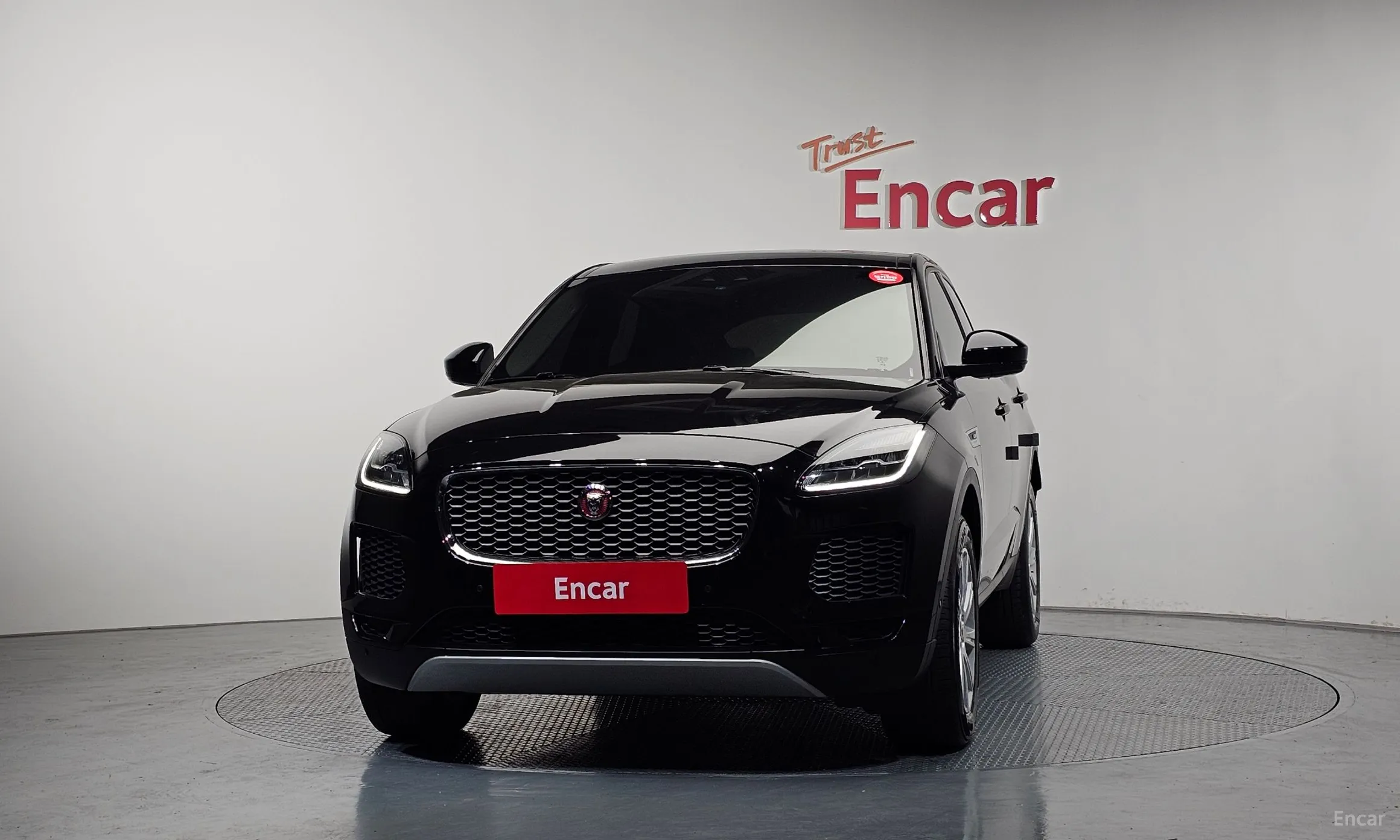 Jaguar E-PACE превью 3