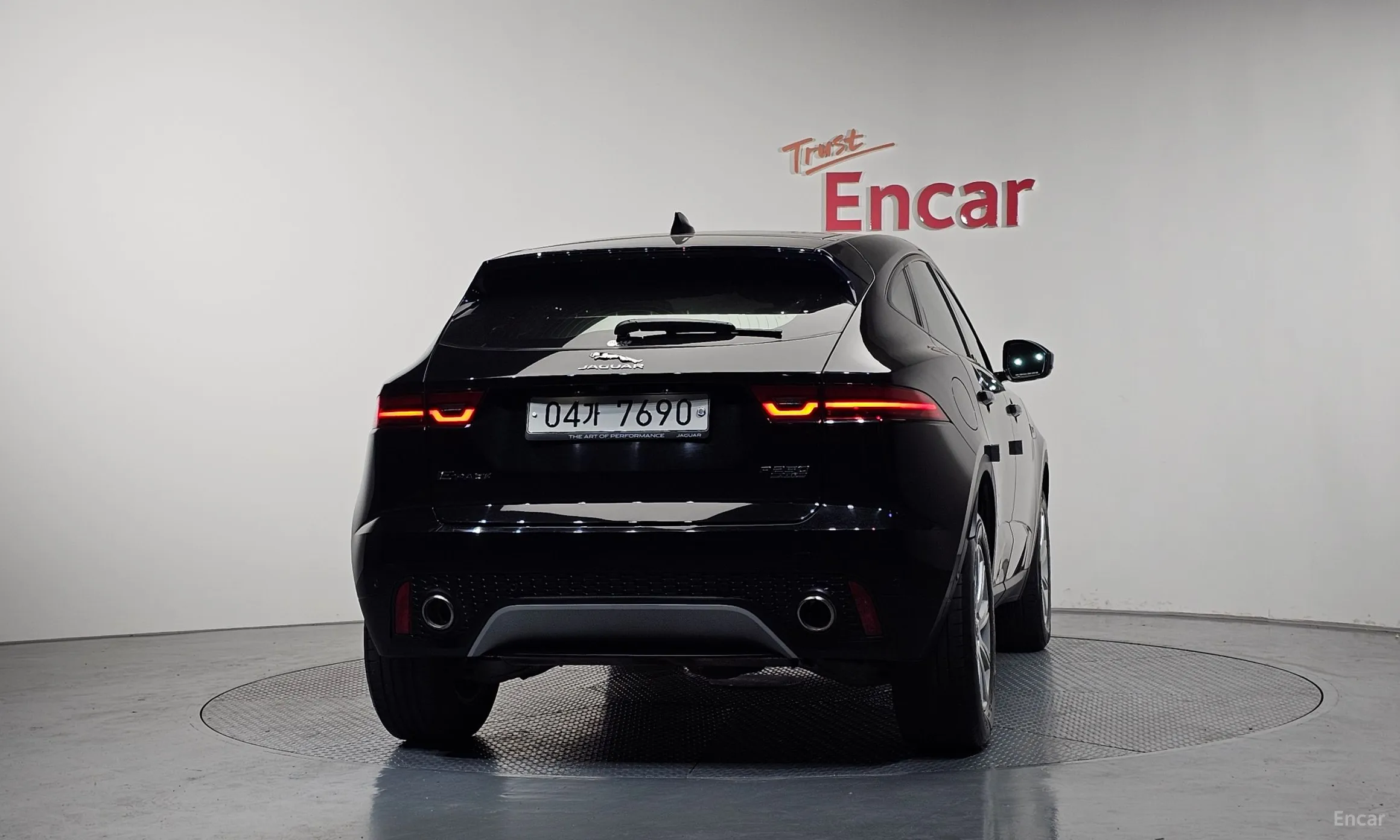 Jaguar E-PACE превью 4