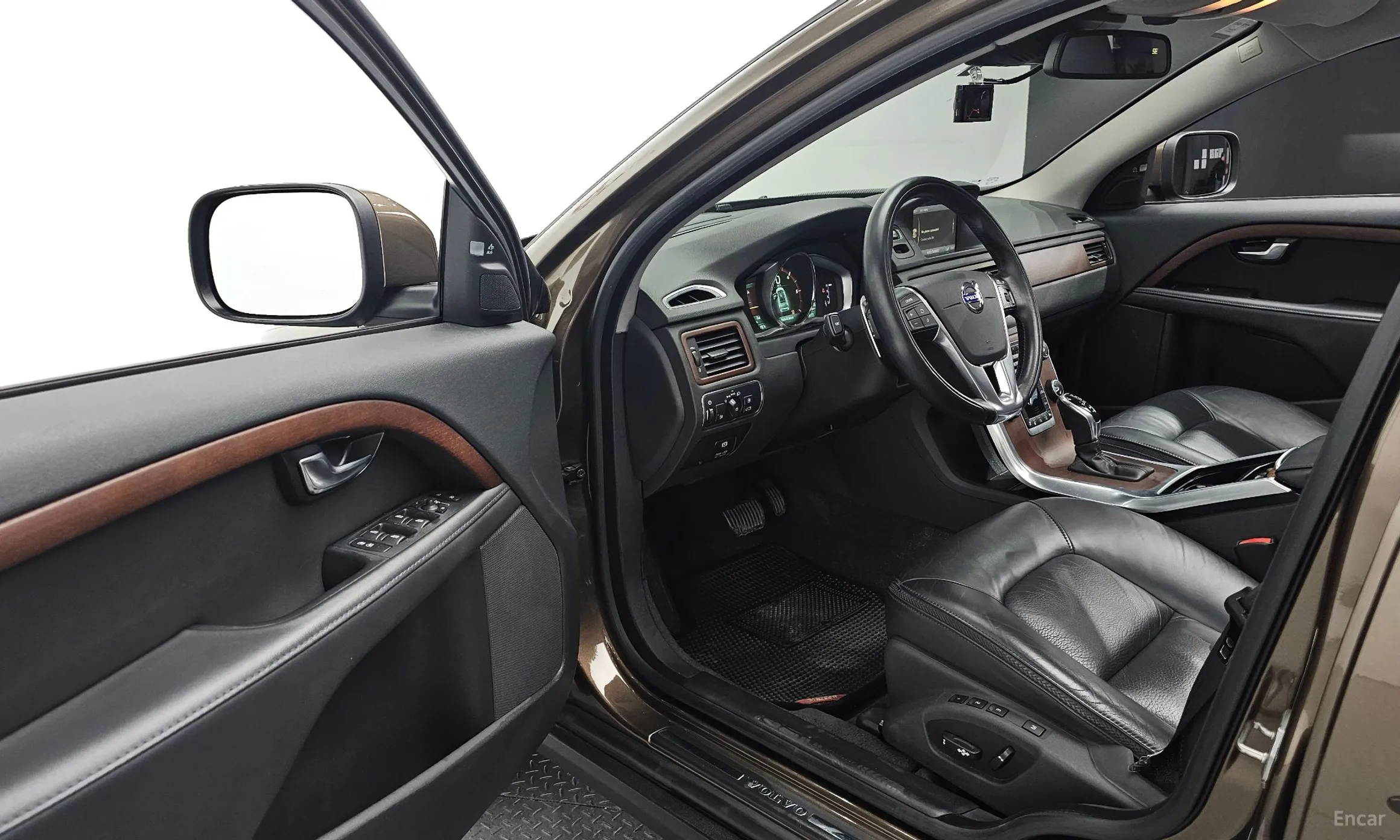 Volvo XC70 превью 11