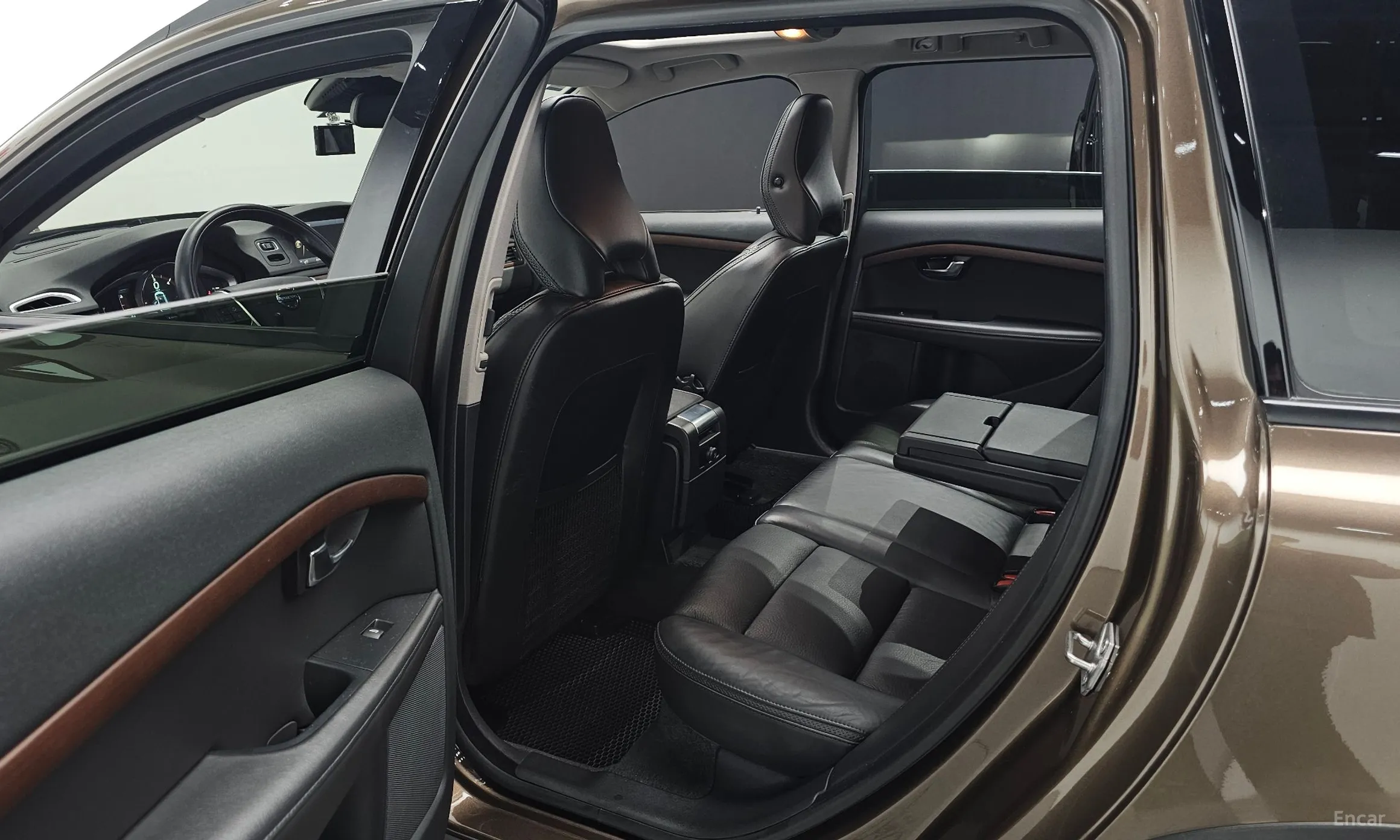 Volvo XC70 превью 12