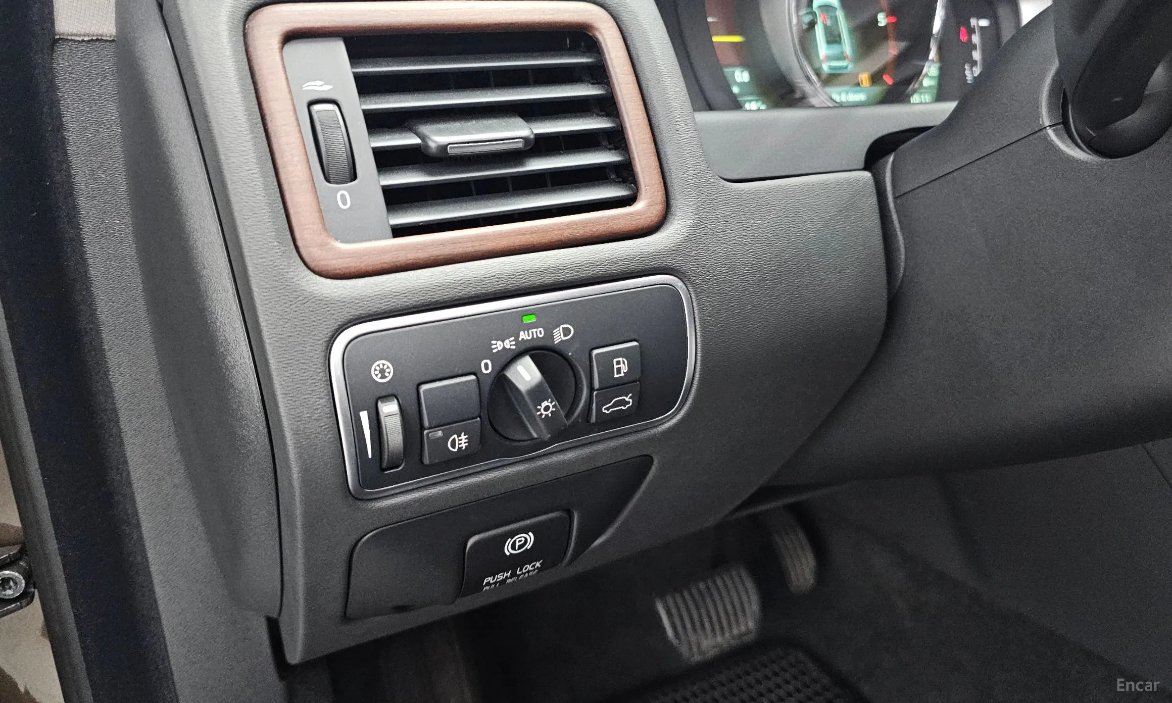 Volvo XC70 превью 17