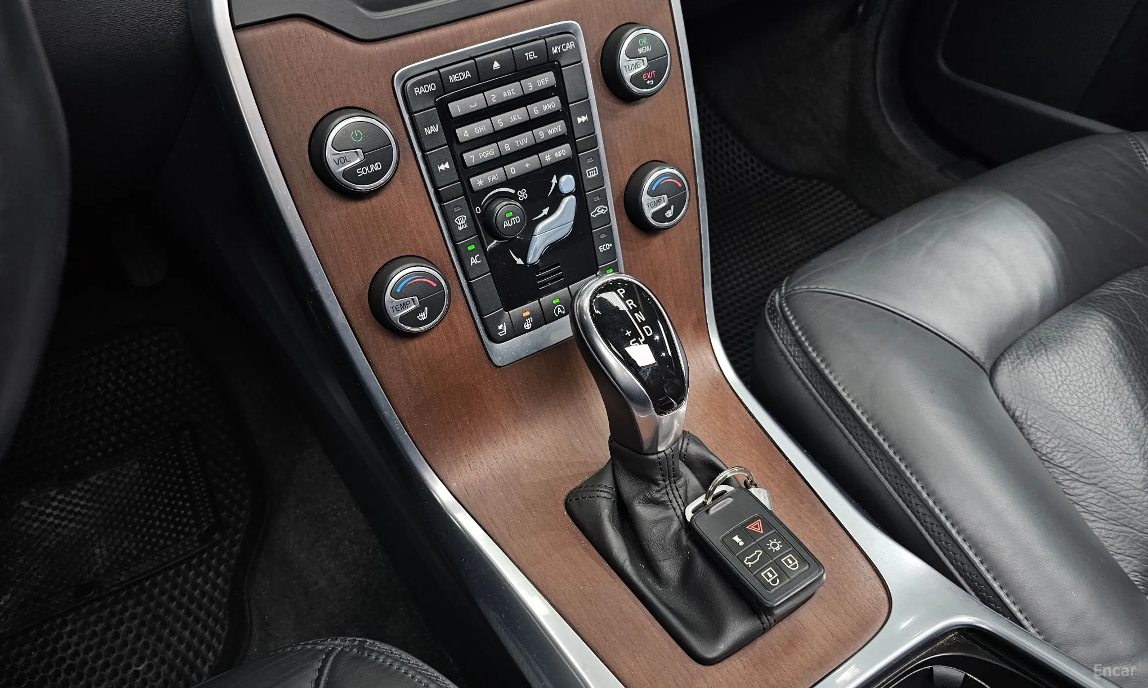 Volvo XC70 превью 9