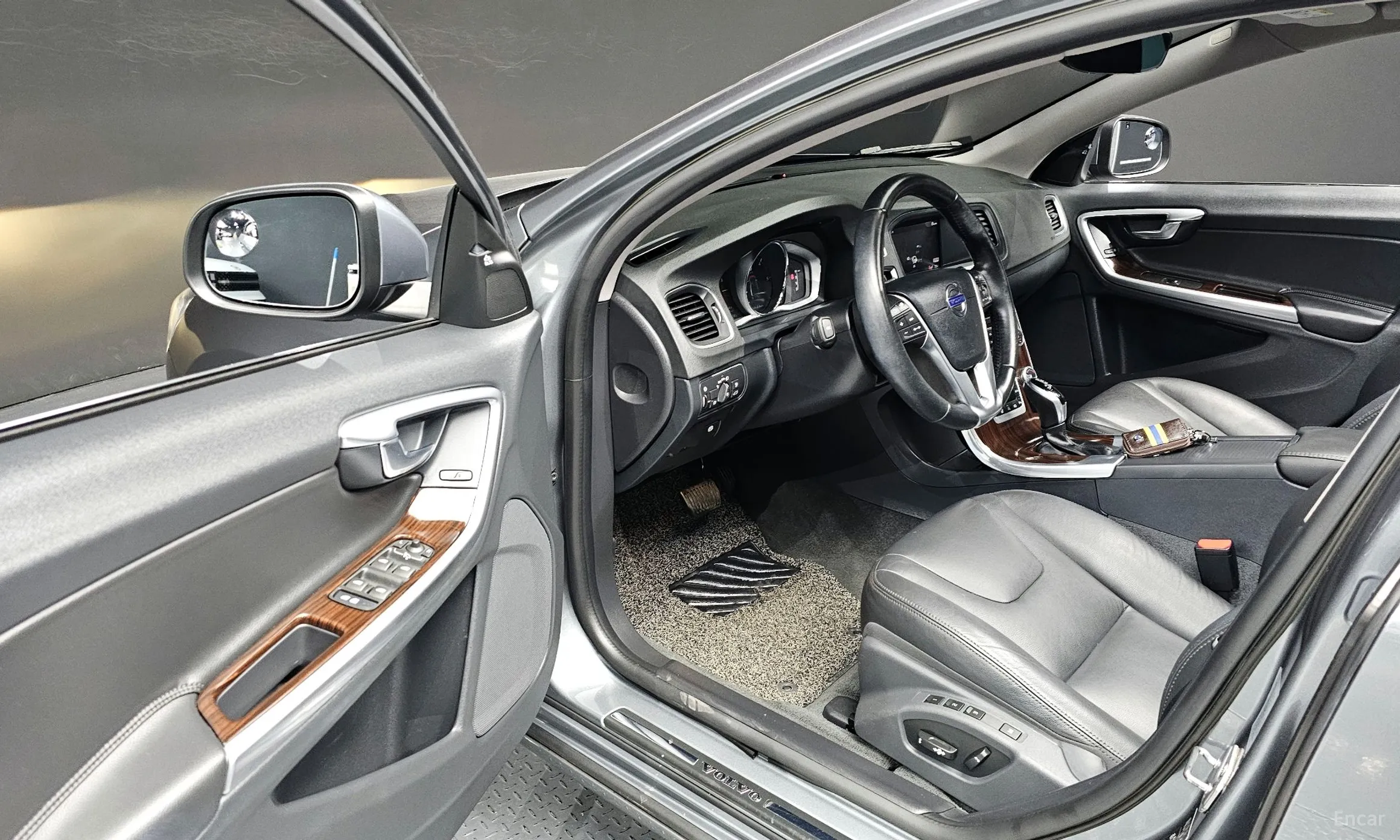 Volvo S60 превью 10