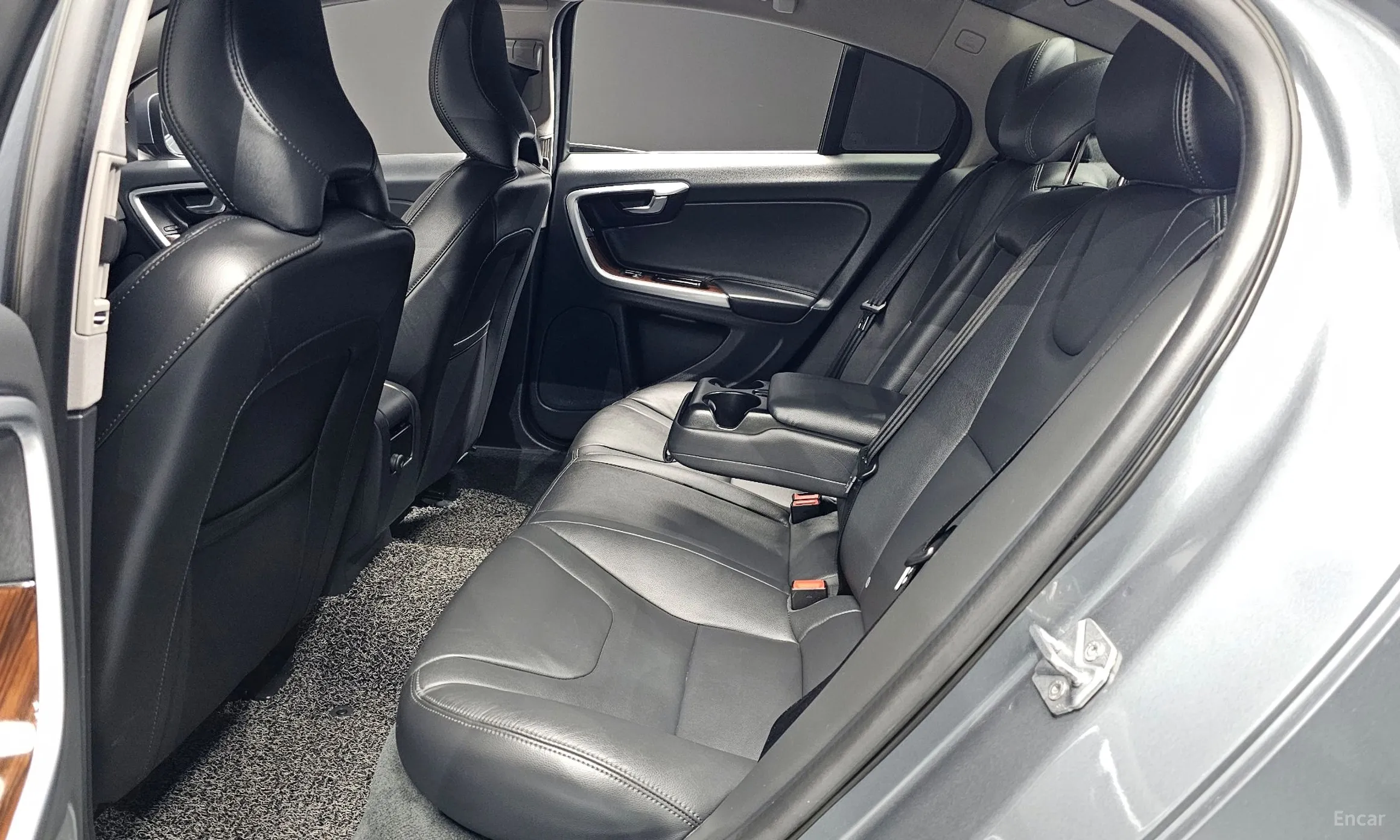 Volvo S60 превью 11