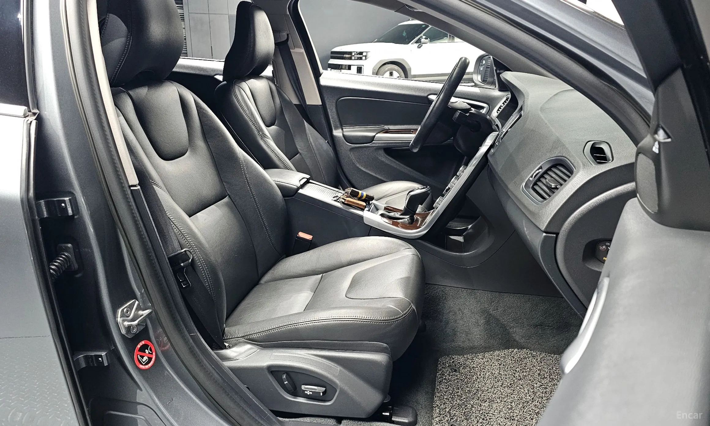 Volvo S60 превью 12