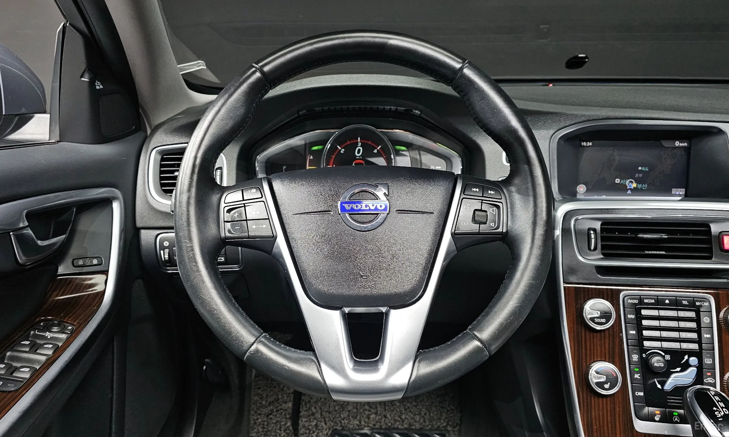 Volvo S60 превью 13