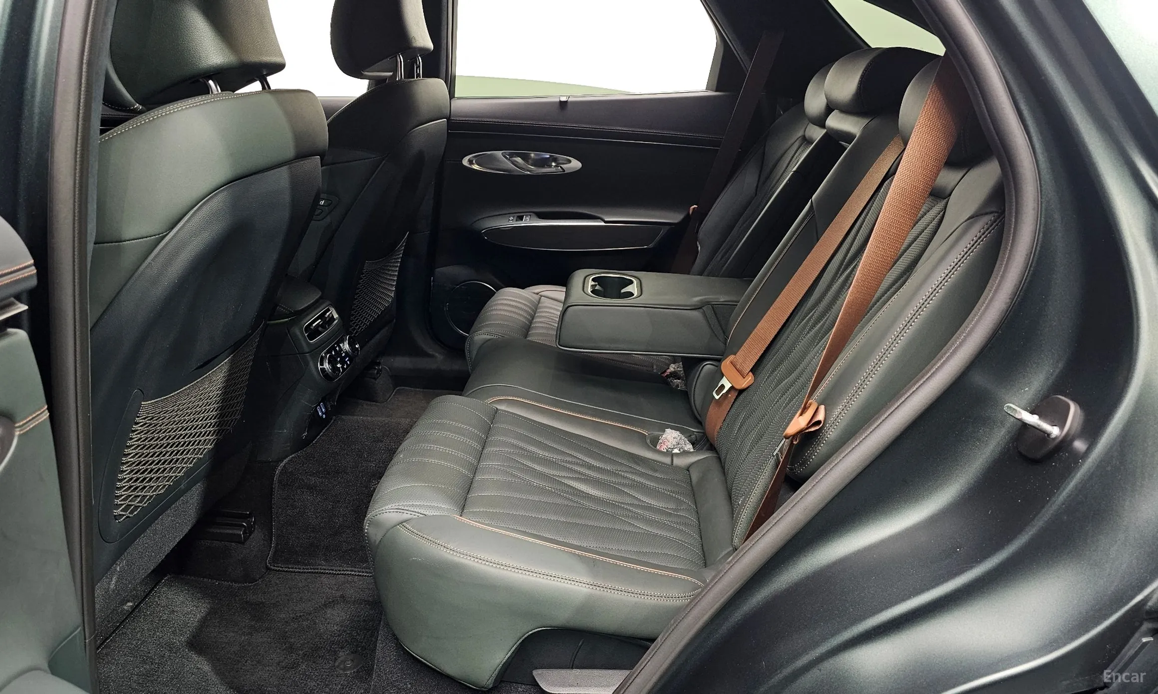 Genesis GV70 превью 12