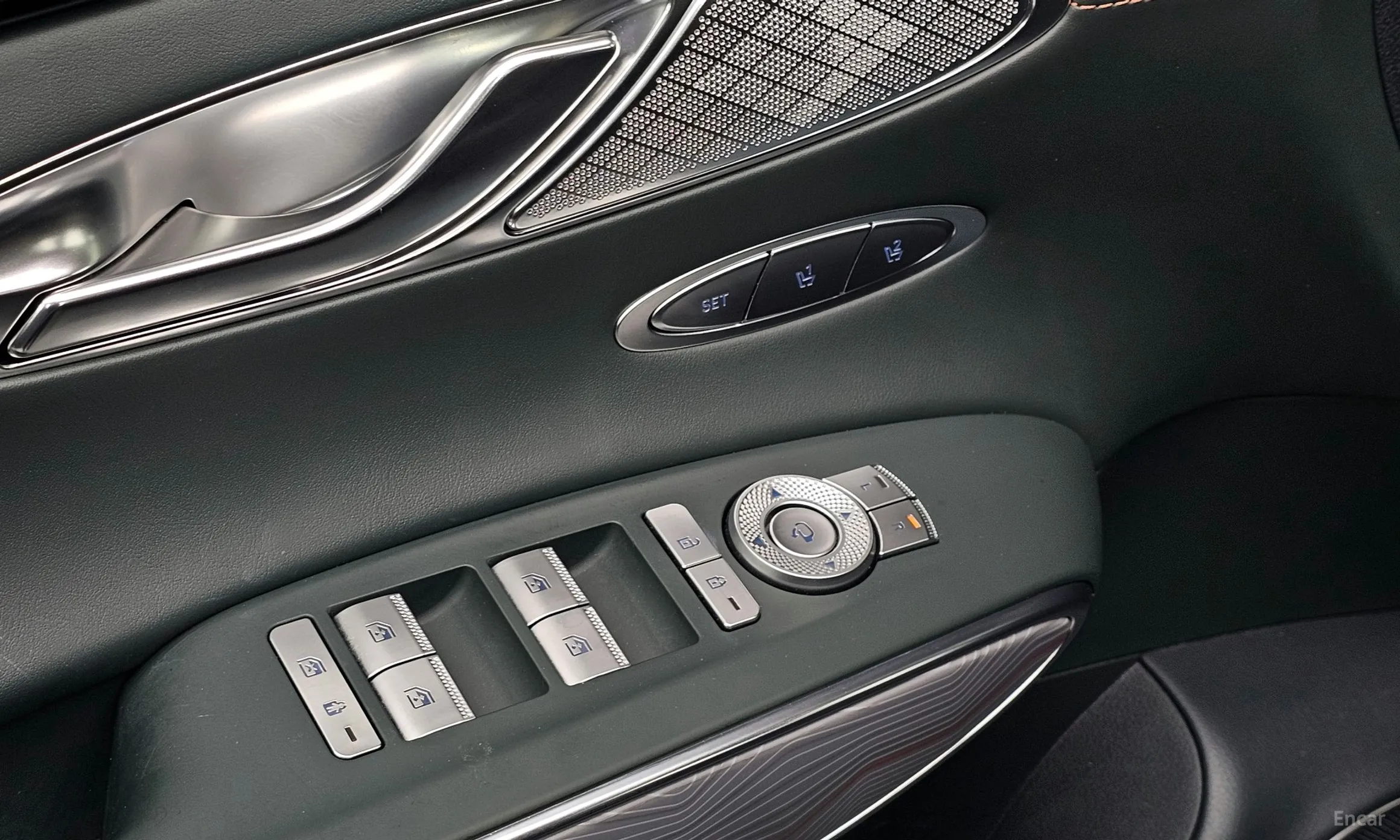 Genesis GV70 превью 17