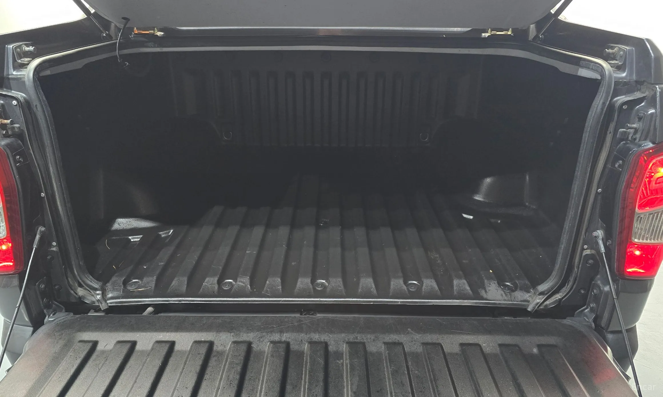 KG Mobility (SsangYong) Rexton Sports превью 20
