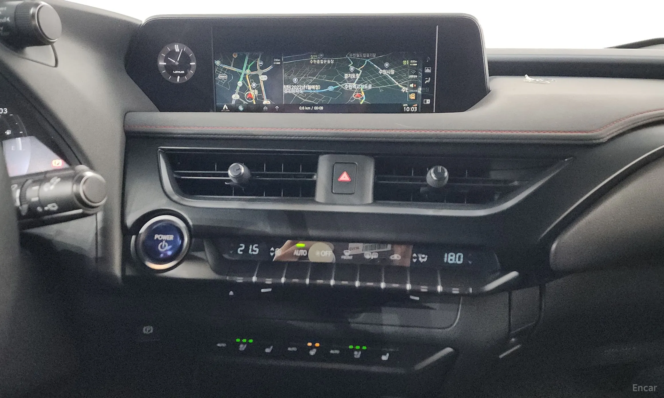 Lexus UX250h превью 13