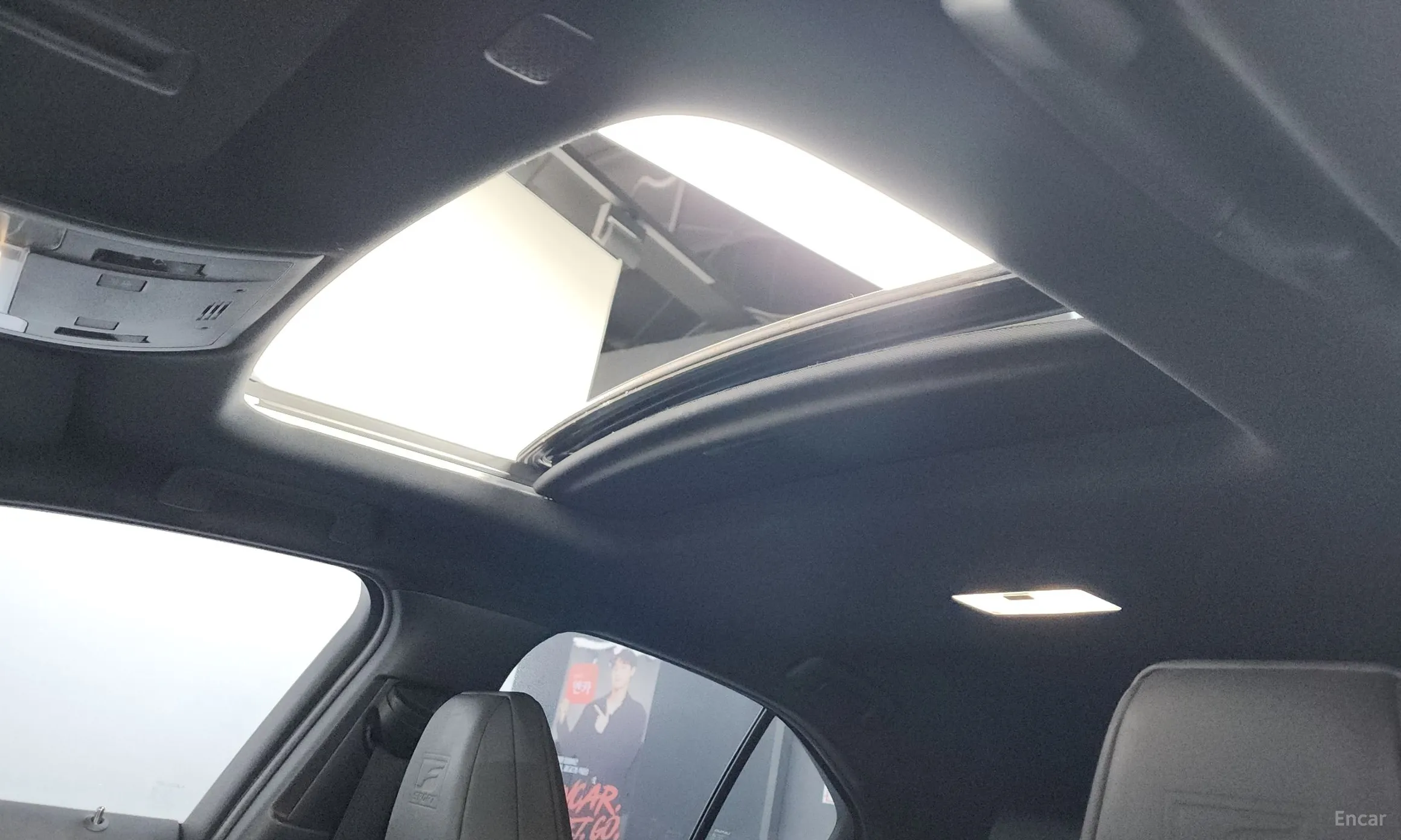 Lexus UX250h превью 19