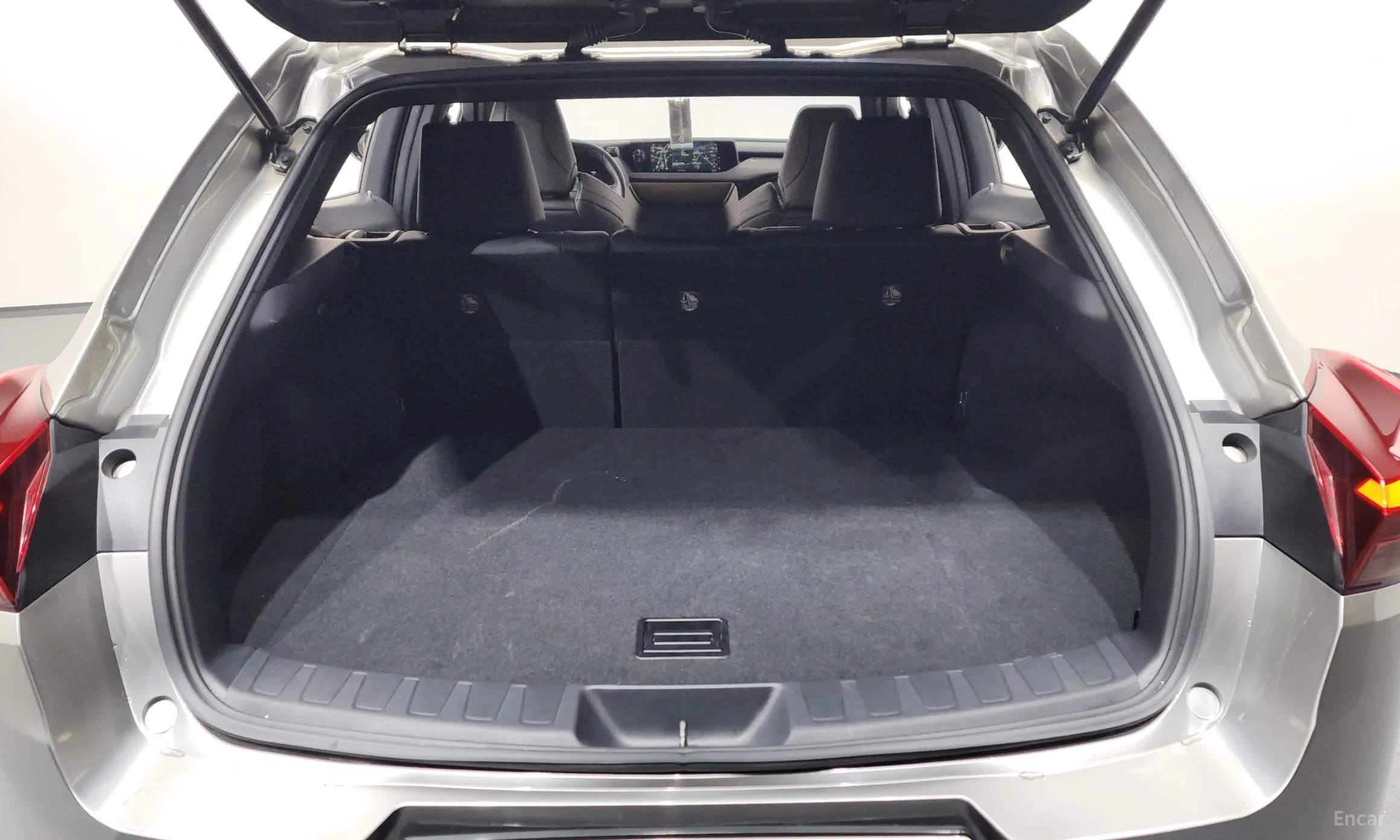 Lexus UX250h превью 20