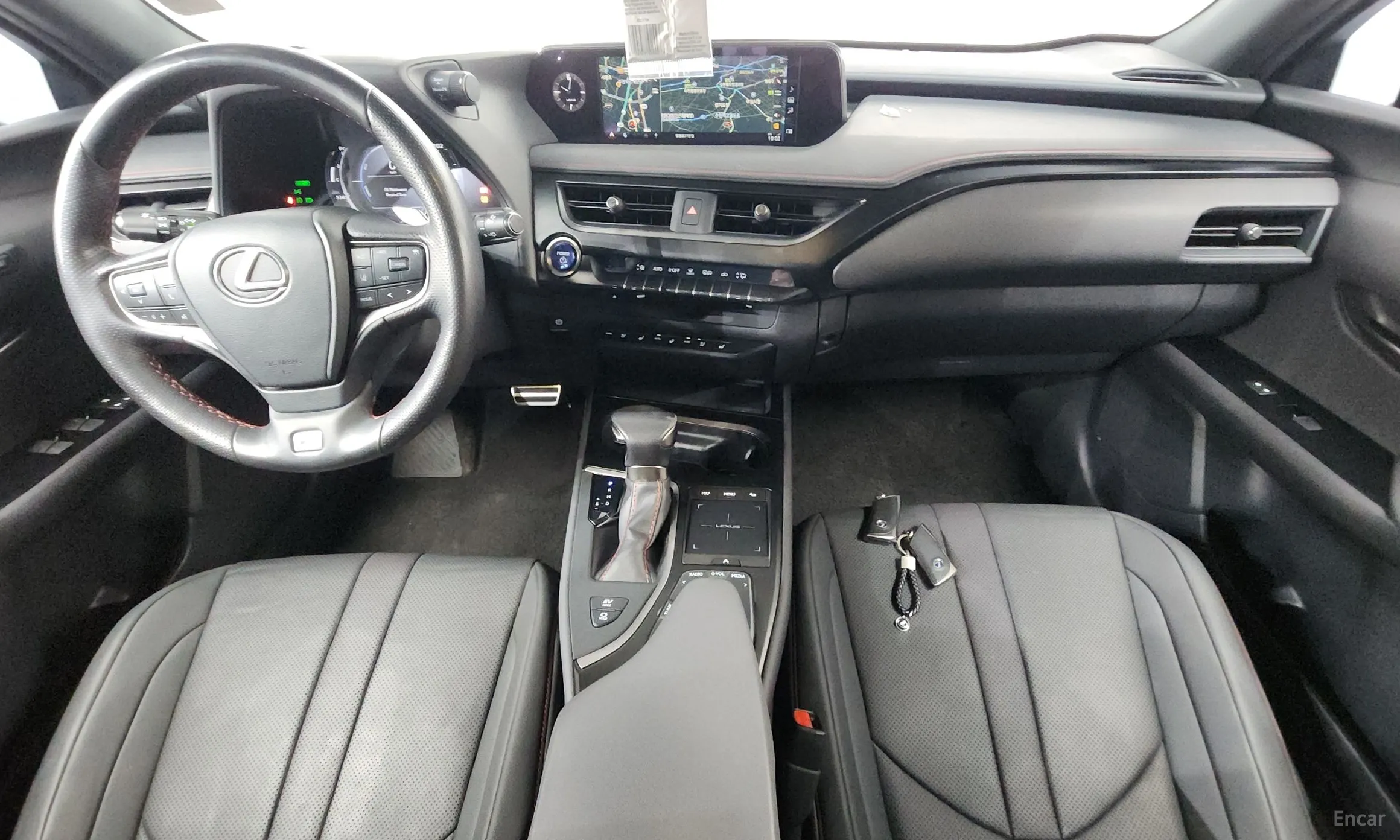Lexus UX250h превью 7