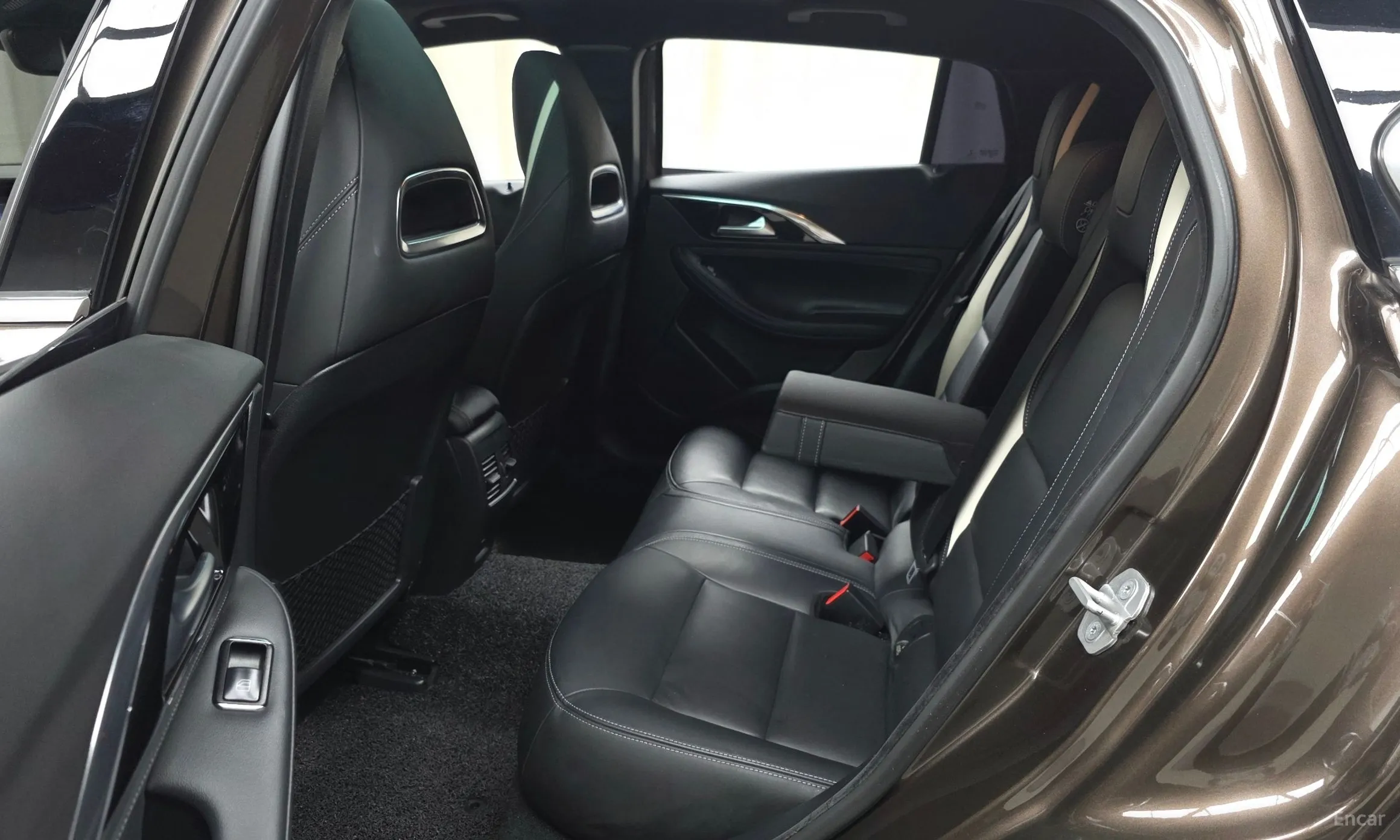 Infiniti Q30 превью 11