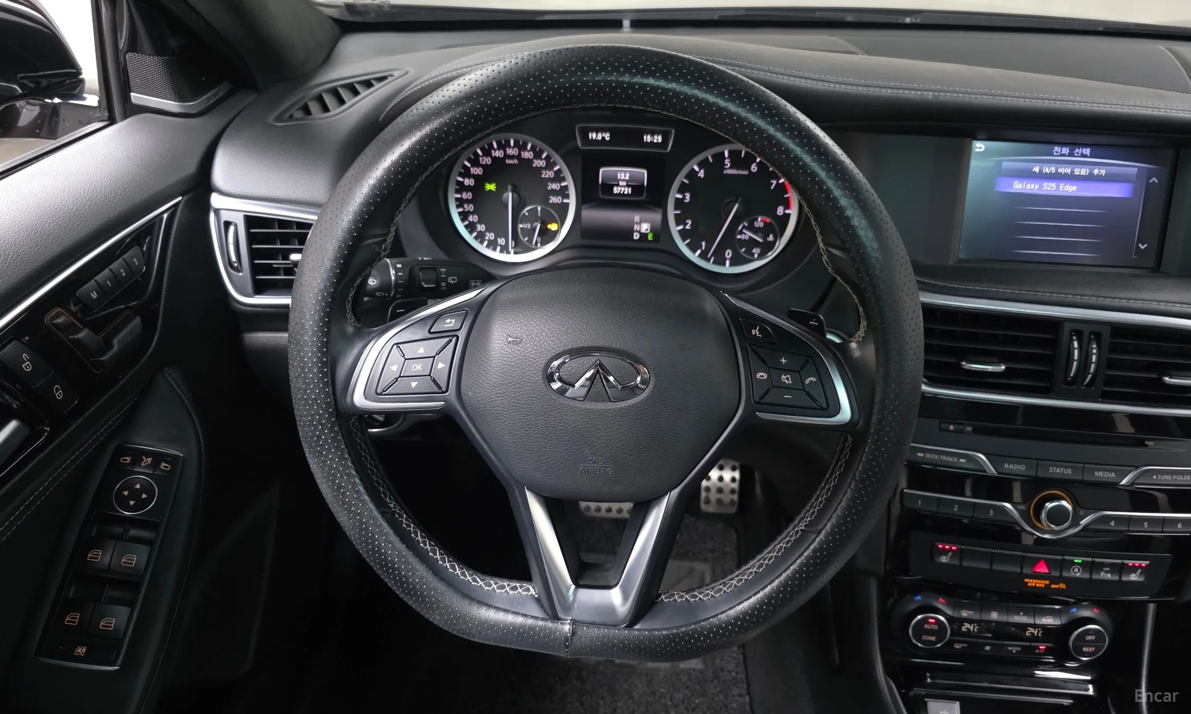 Infiniti Q30 превью 14