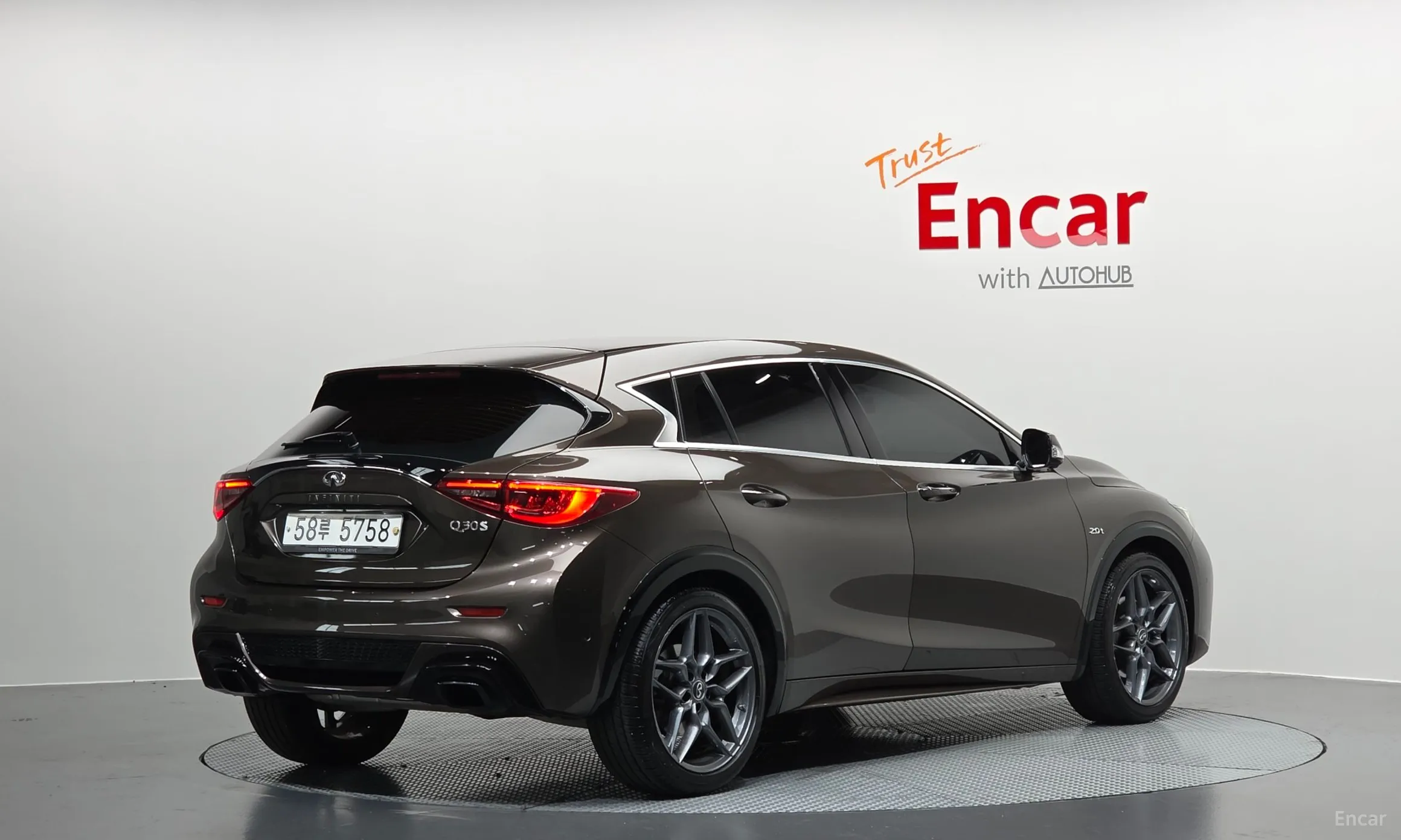 Infiniti Q30