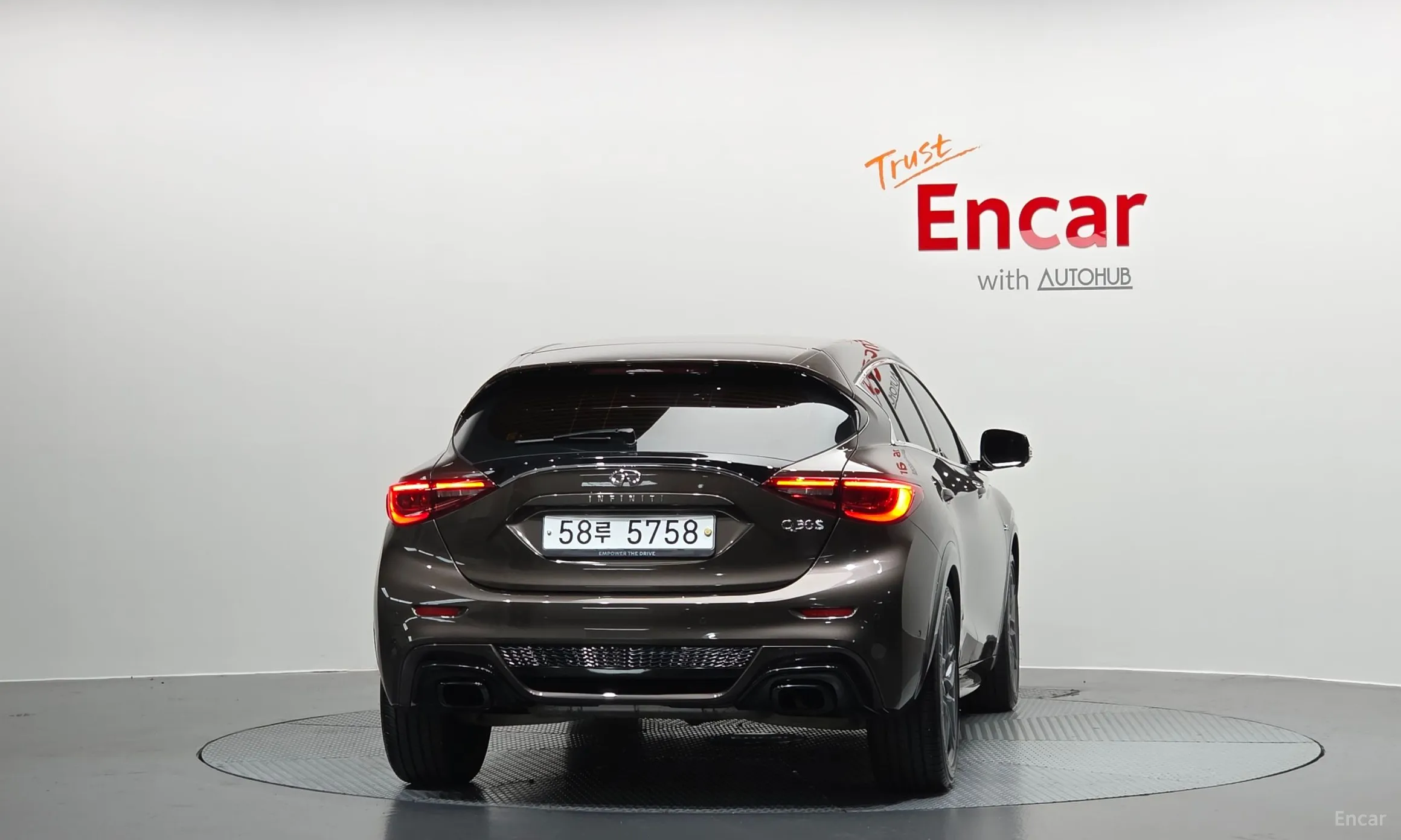 Infiniti Q30 превью 4