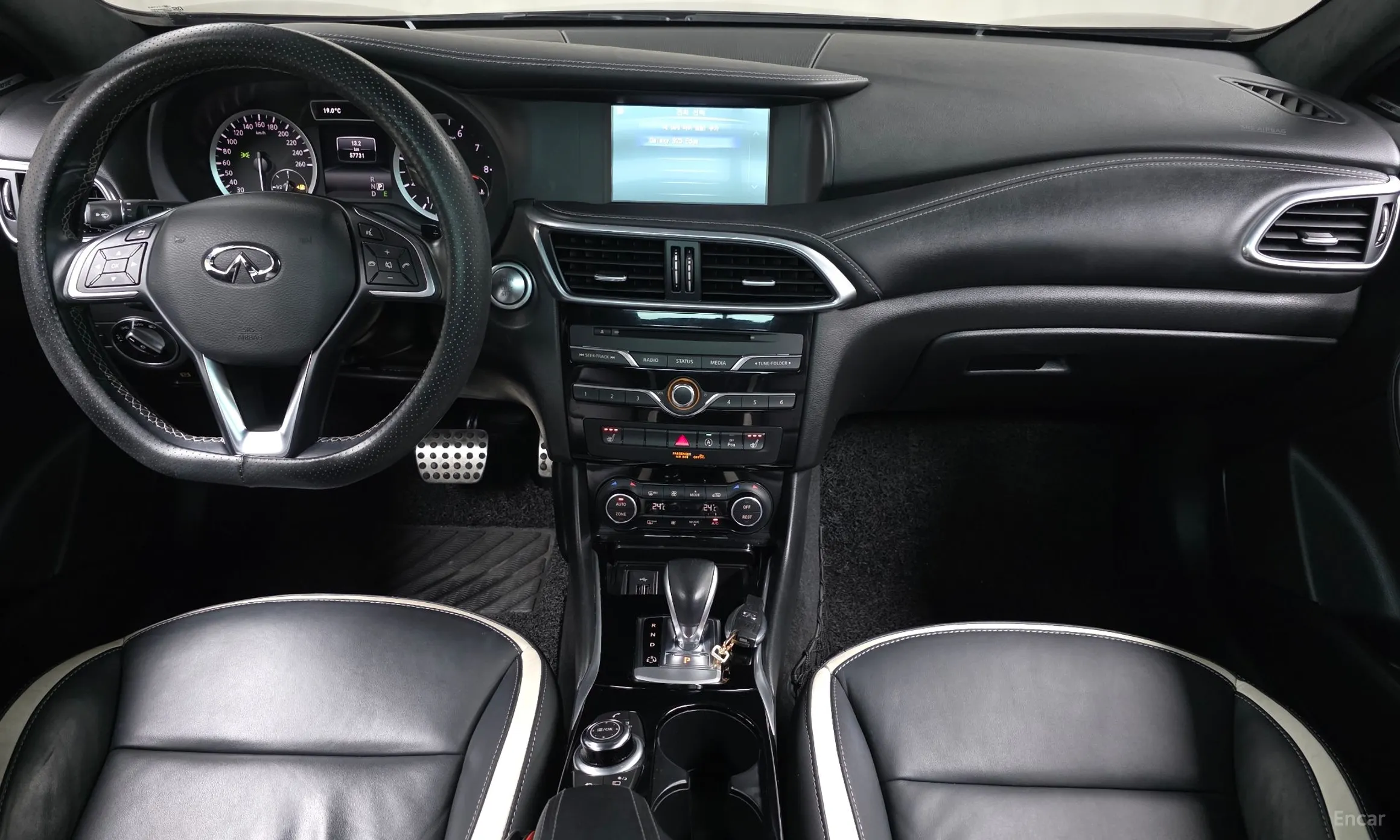 Infiniti Q30 превью 7