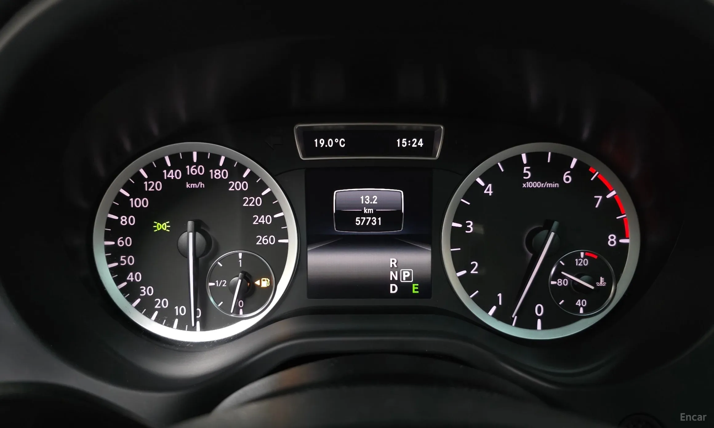 Infiniti Q30 превью 8