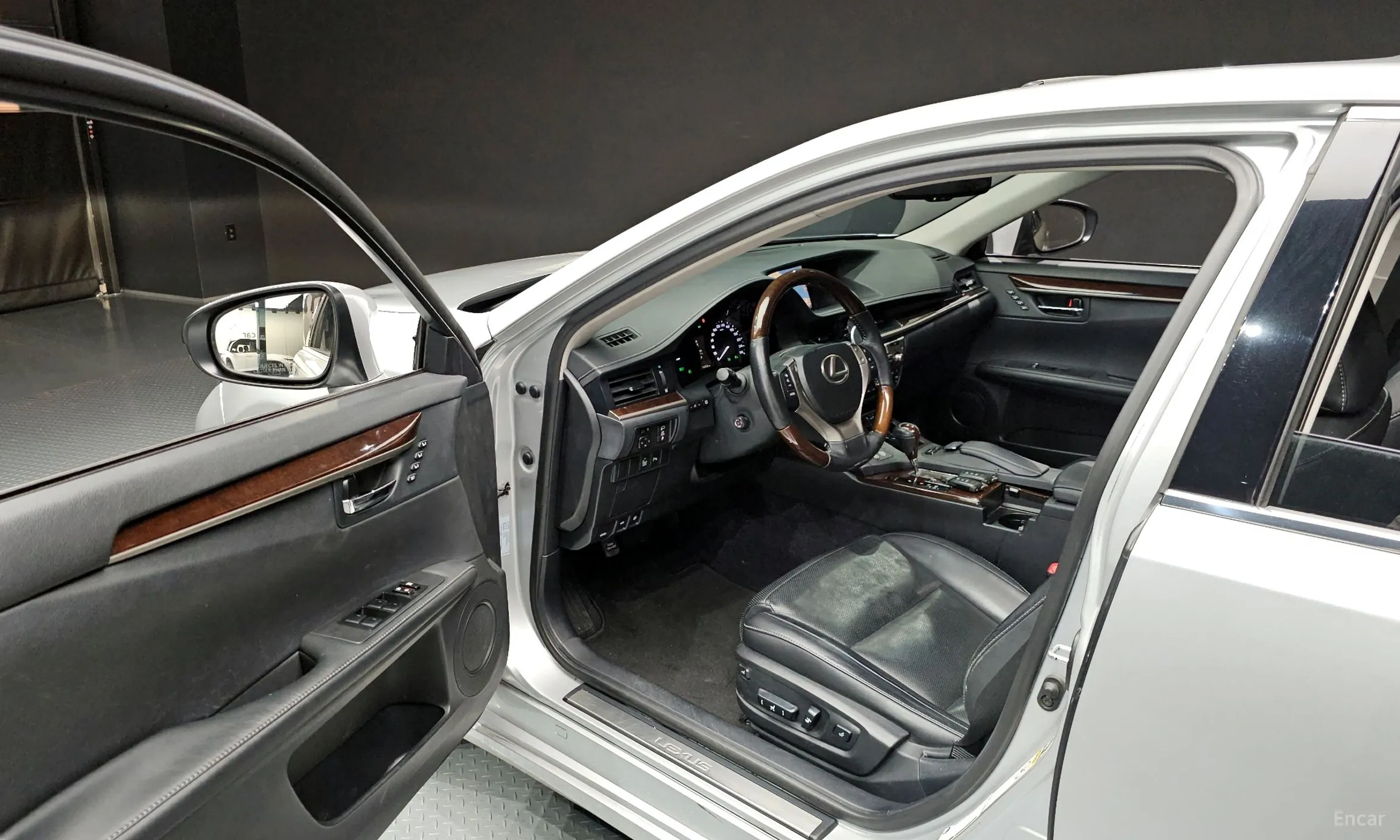 Lexus New ES300h превью 10
