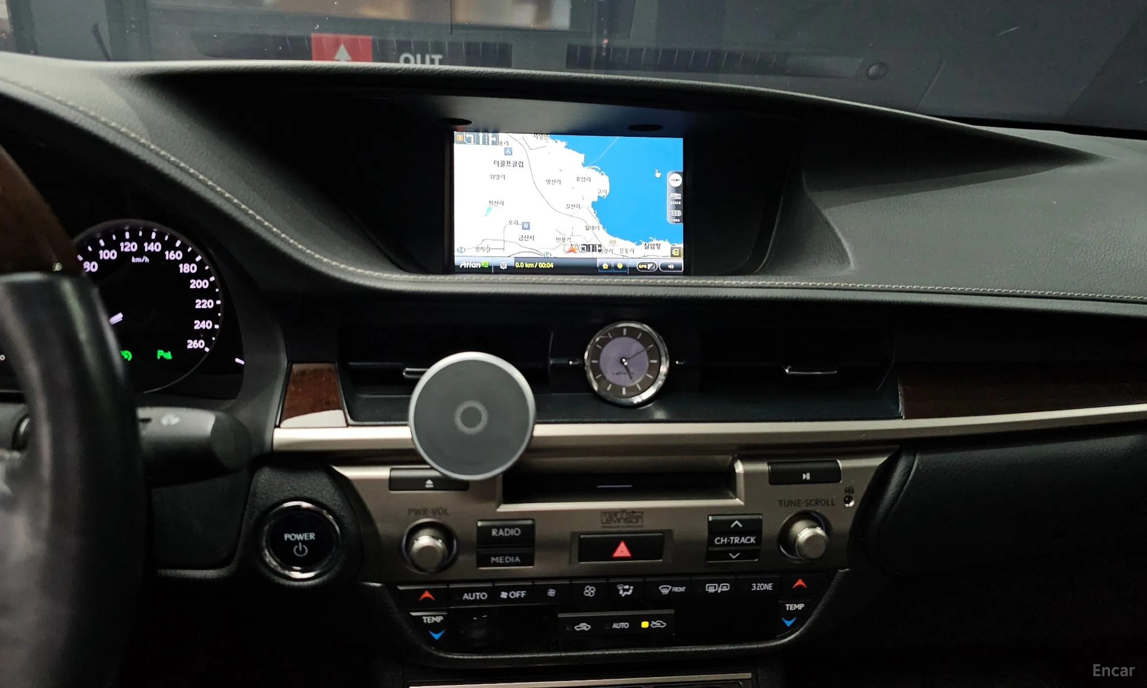 Lexus New ES300h превью 16