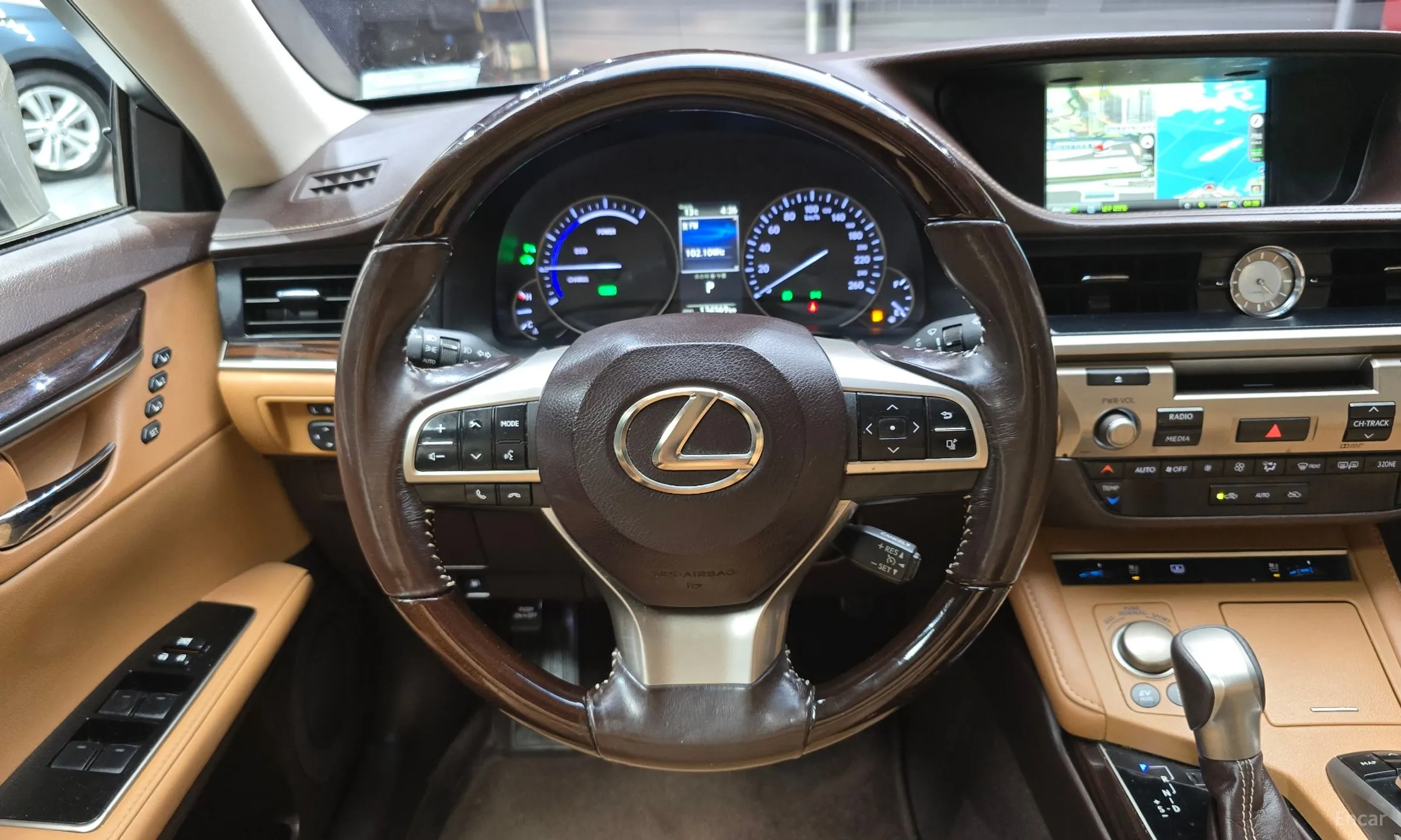 Lexus New ES300h превью 13