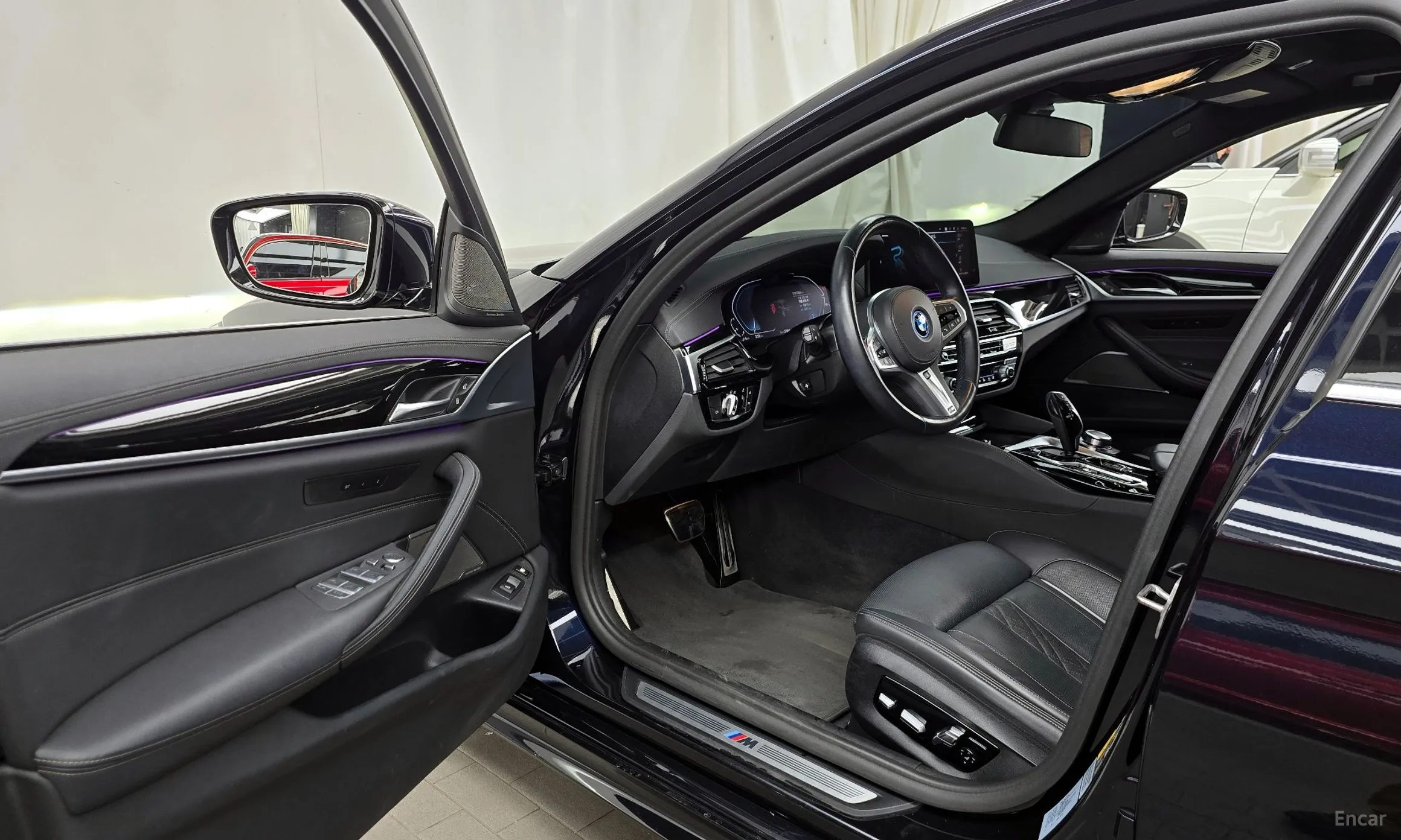 BMW 5 Series (G30) превью 10