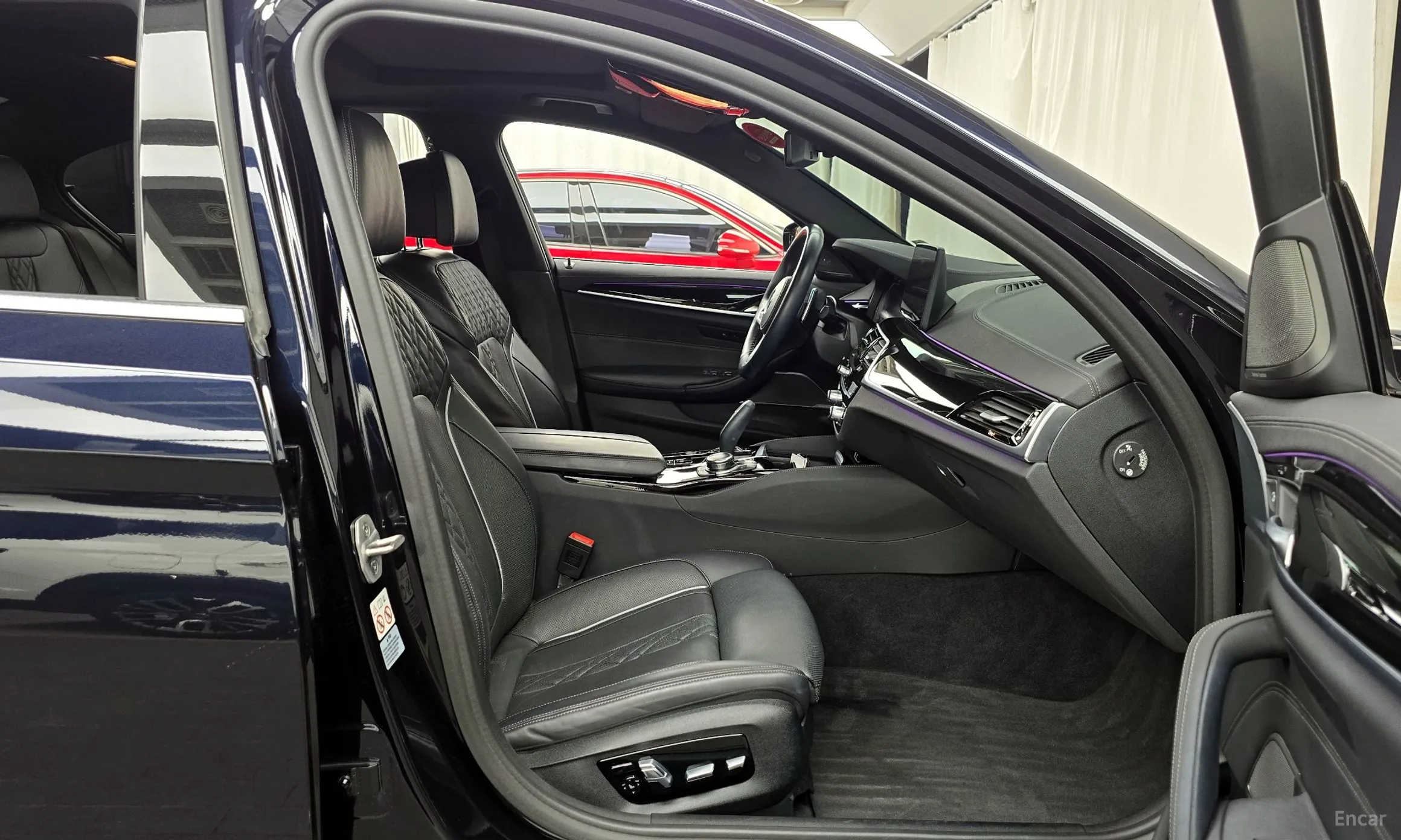 BMW 5 Series (G30) превью 12