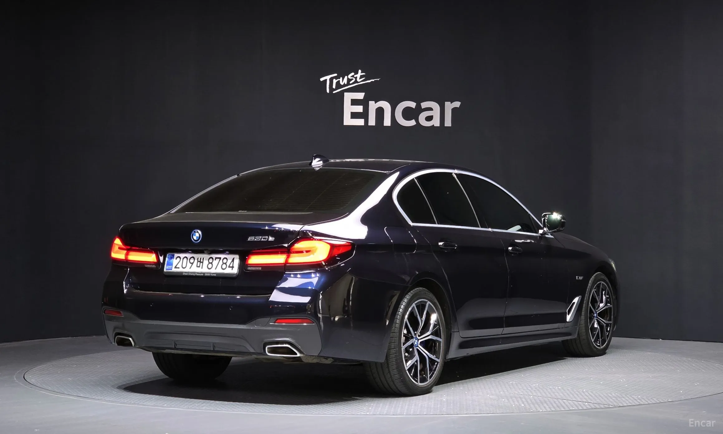 BMW 5 Series (G30) превью 2