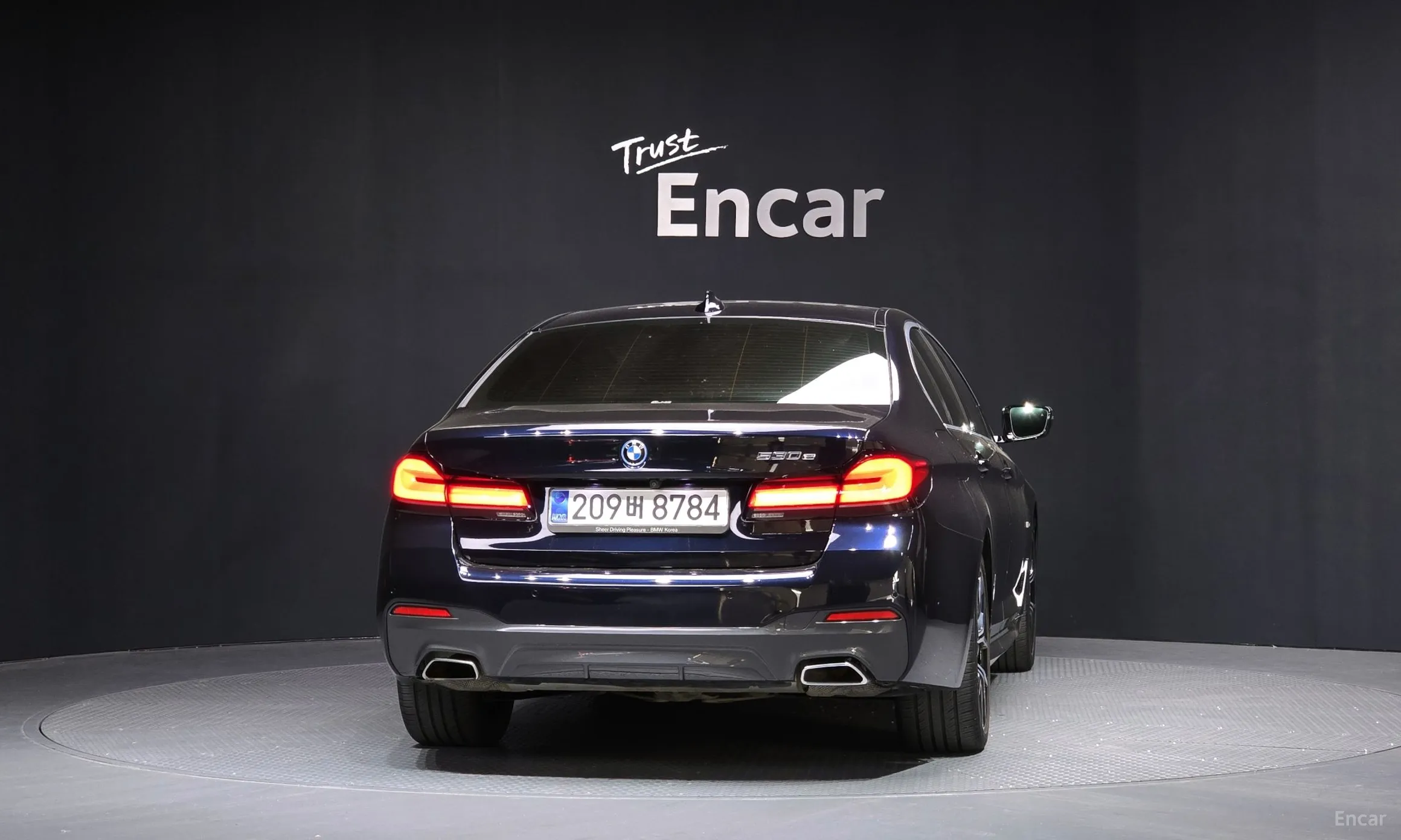 BMW 5 Series (G30) превью 4