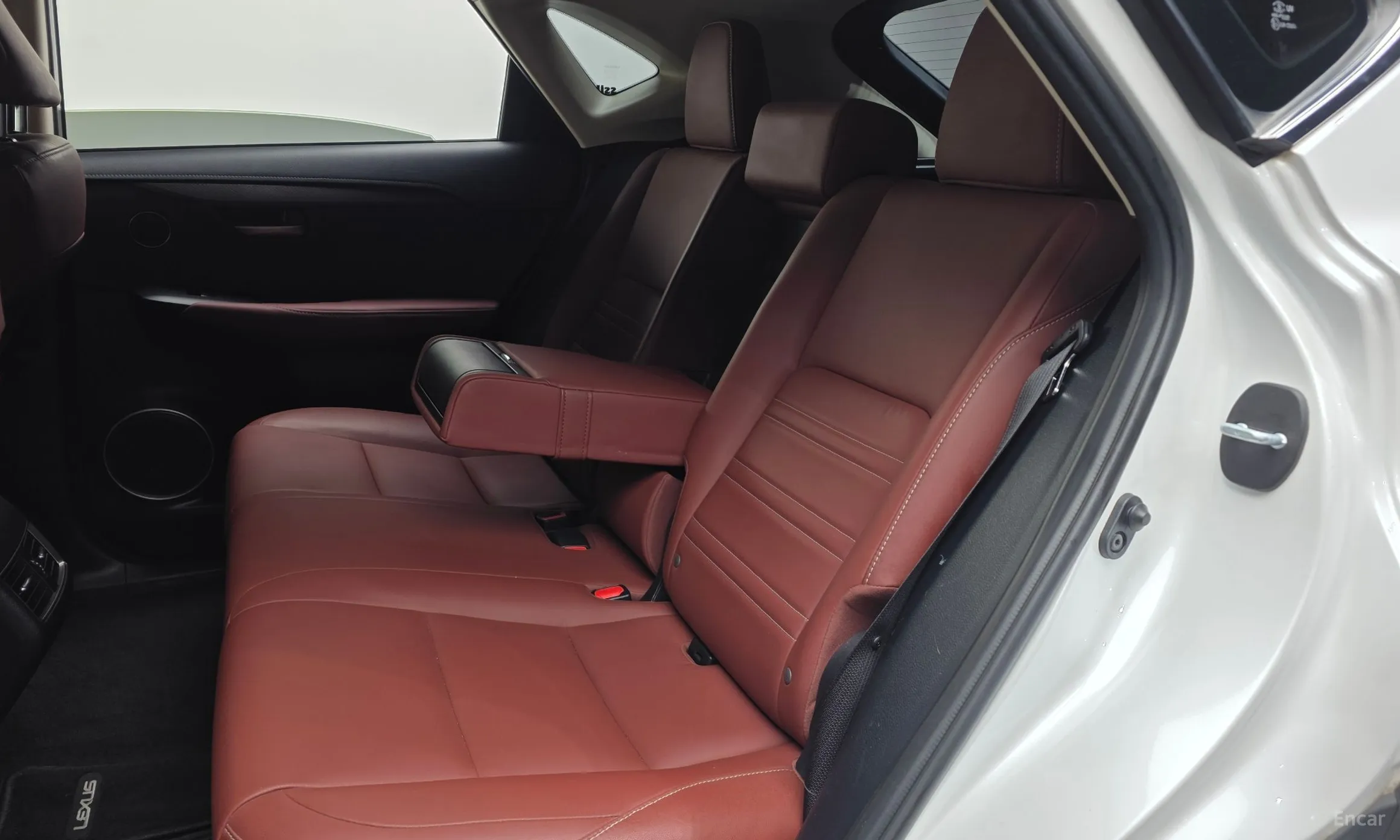 Lexus NX300h превью 12