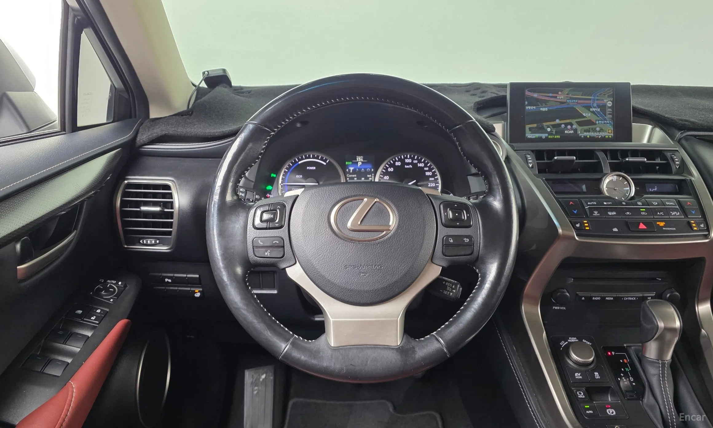 Lexus NX300h превью 13