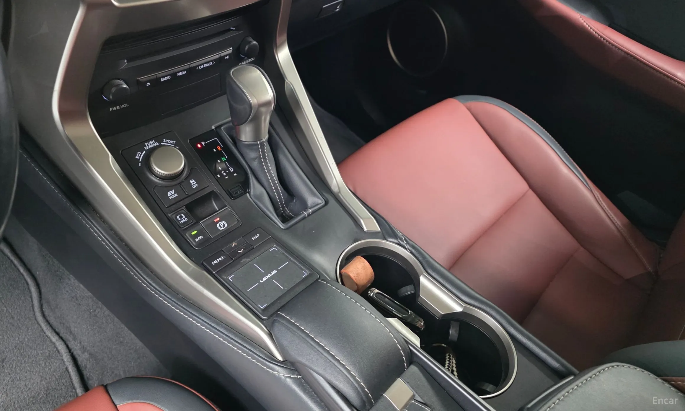 Lexus NX300h превью 9