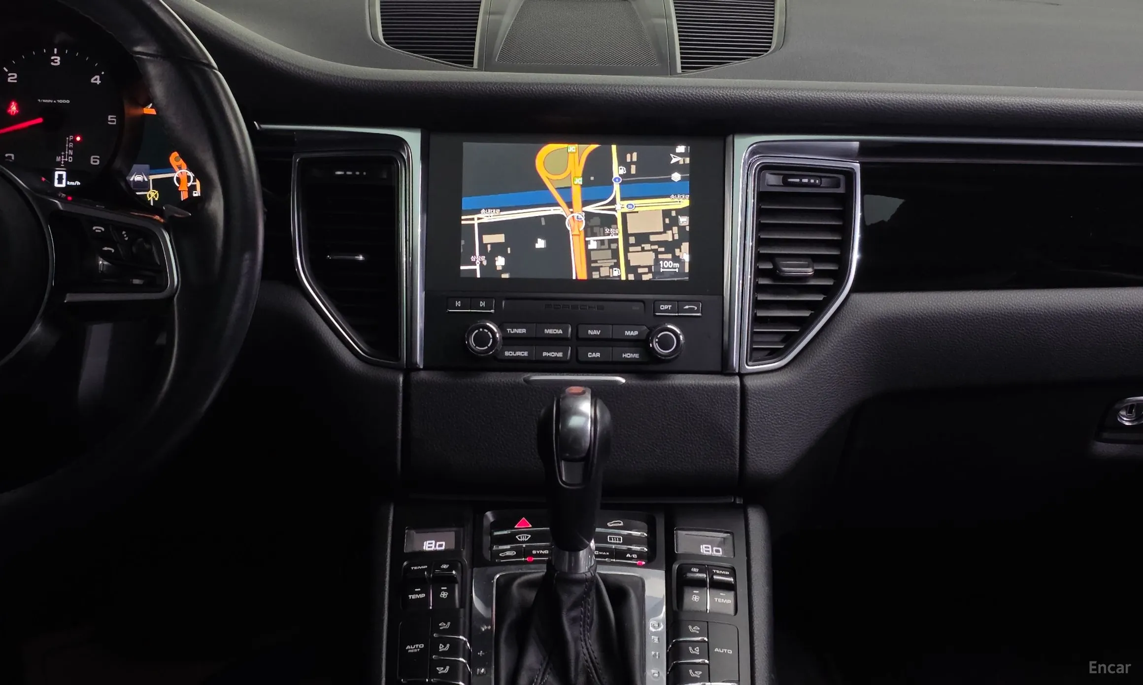 Porsche Macan превью 13