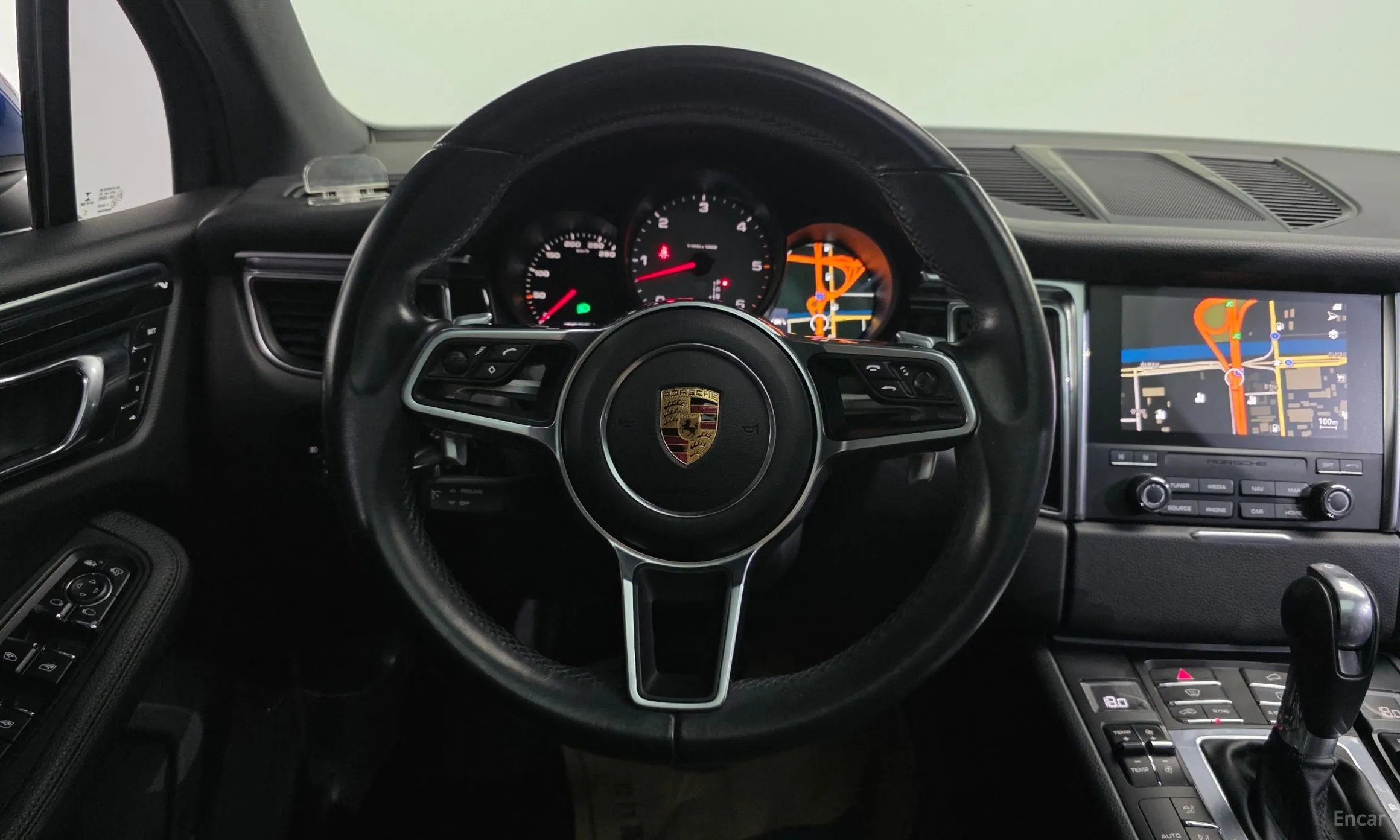 Porsche Macan превью 14