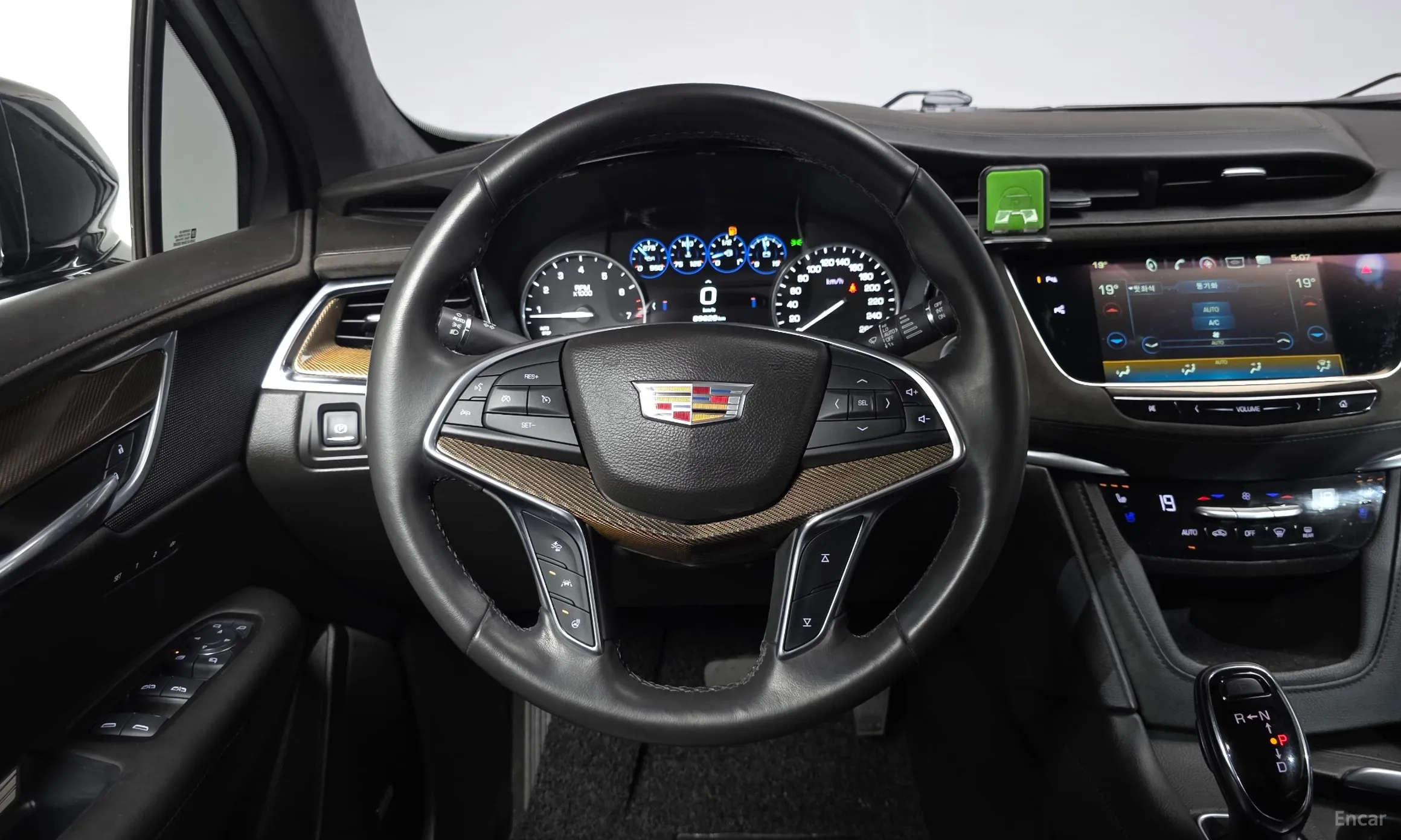 Cadillac XT5 превью 12