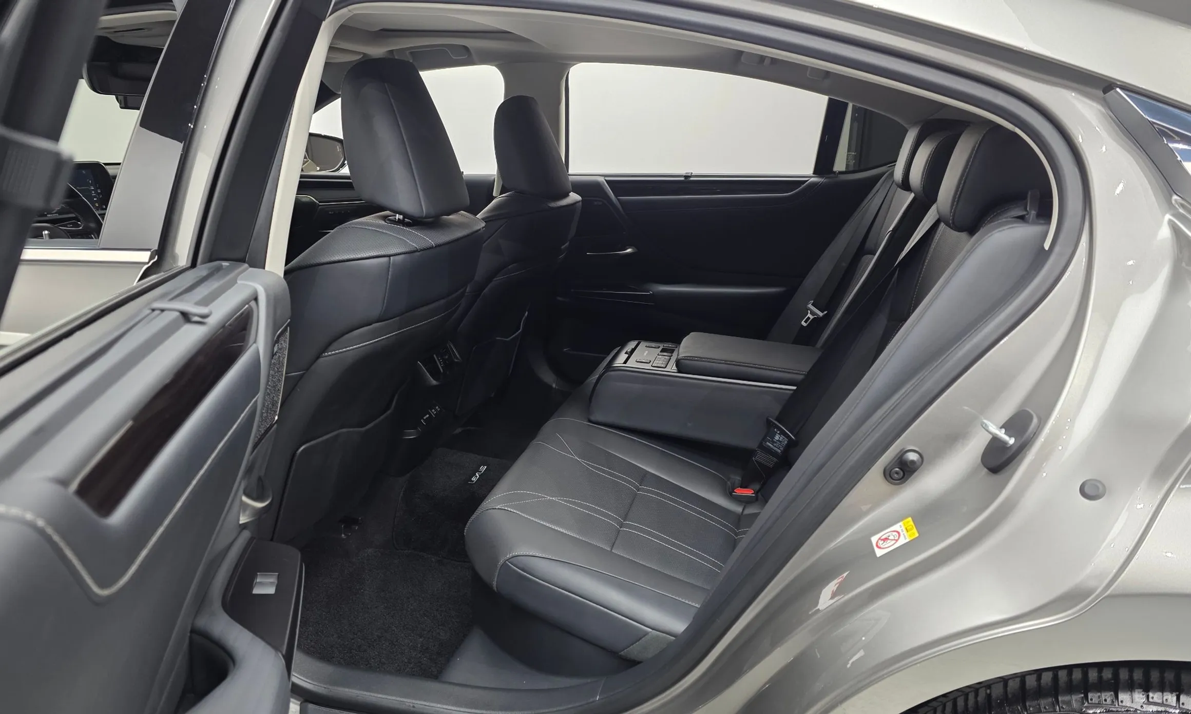 Lexus ES300h 7th Generation превью 12