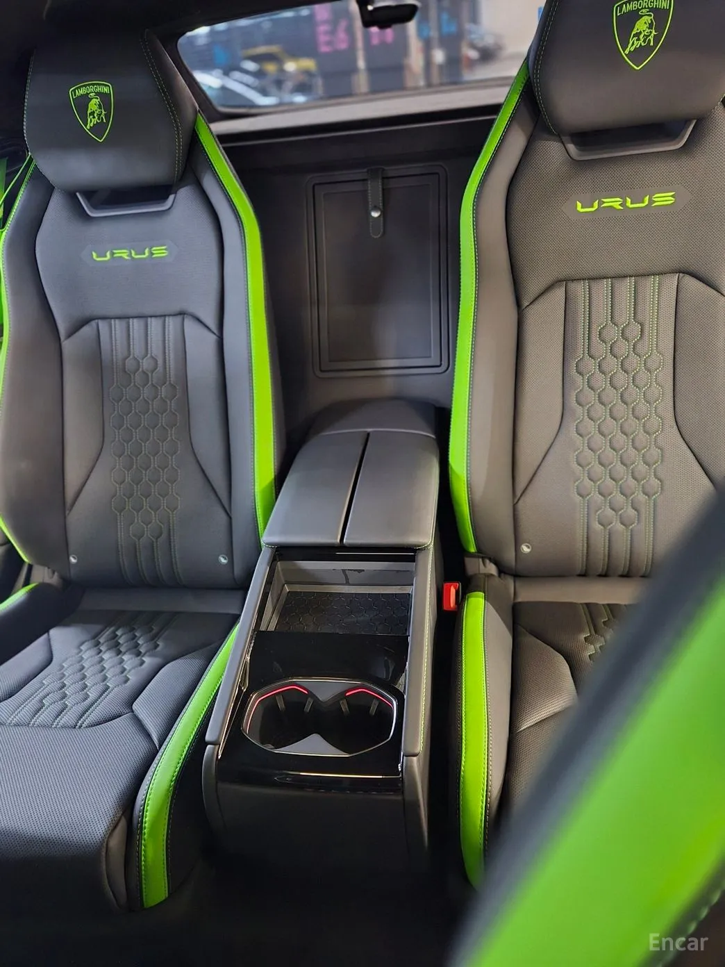 Lamborghini Urus превью 12