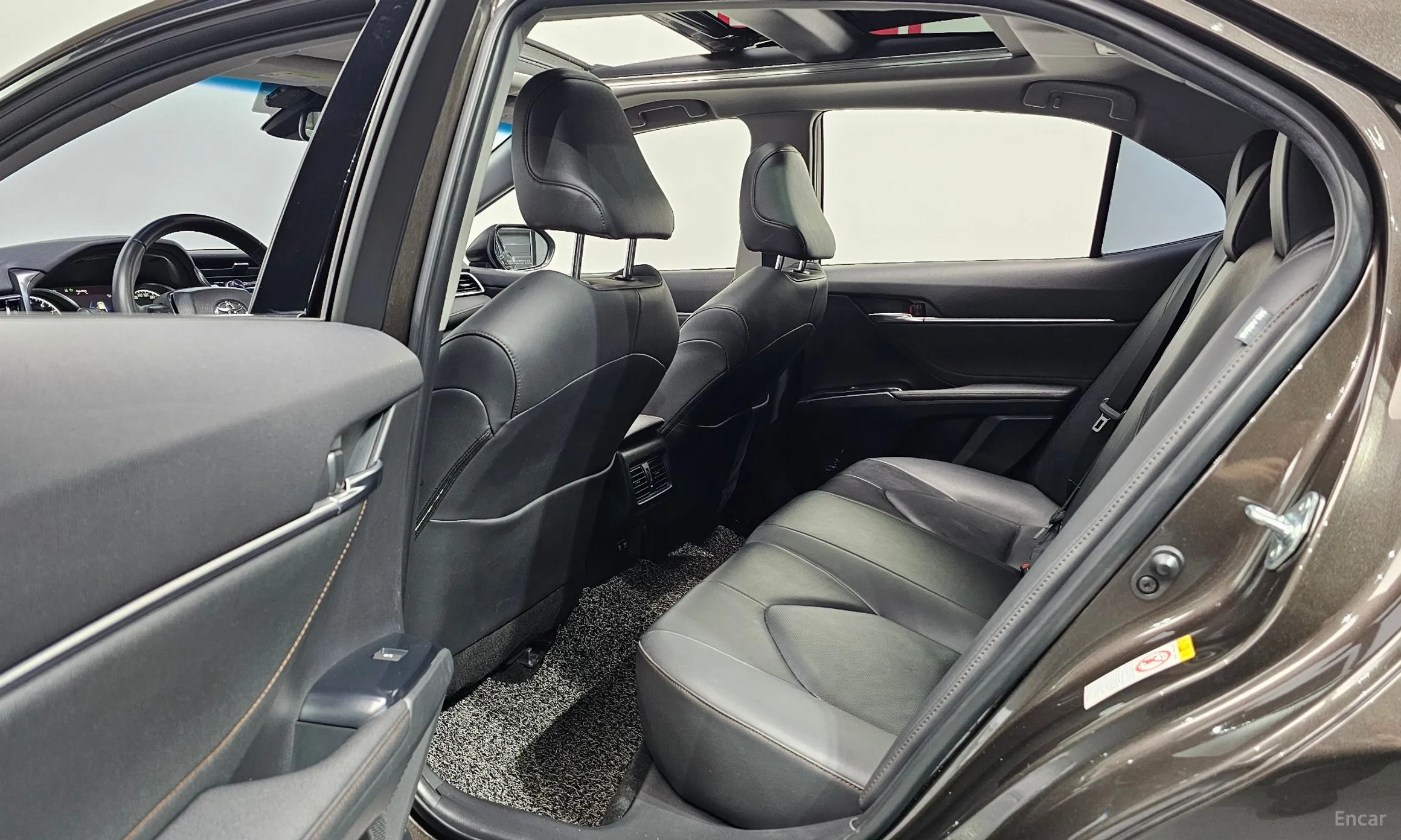 Toyota Camry (XV70) превью 11