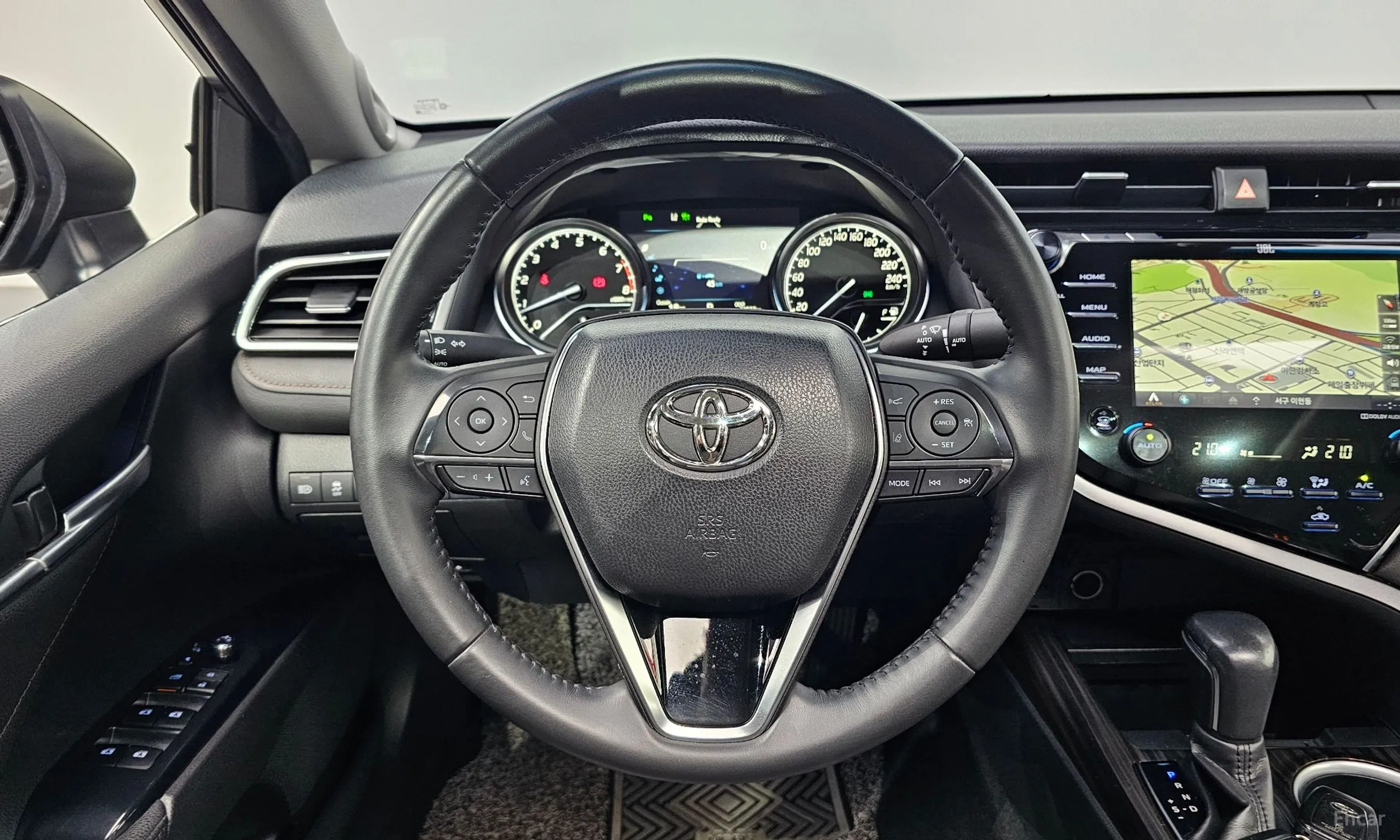 Toyota Camry (XV70) превью 13