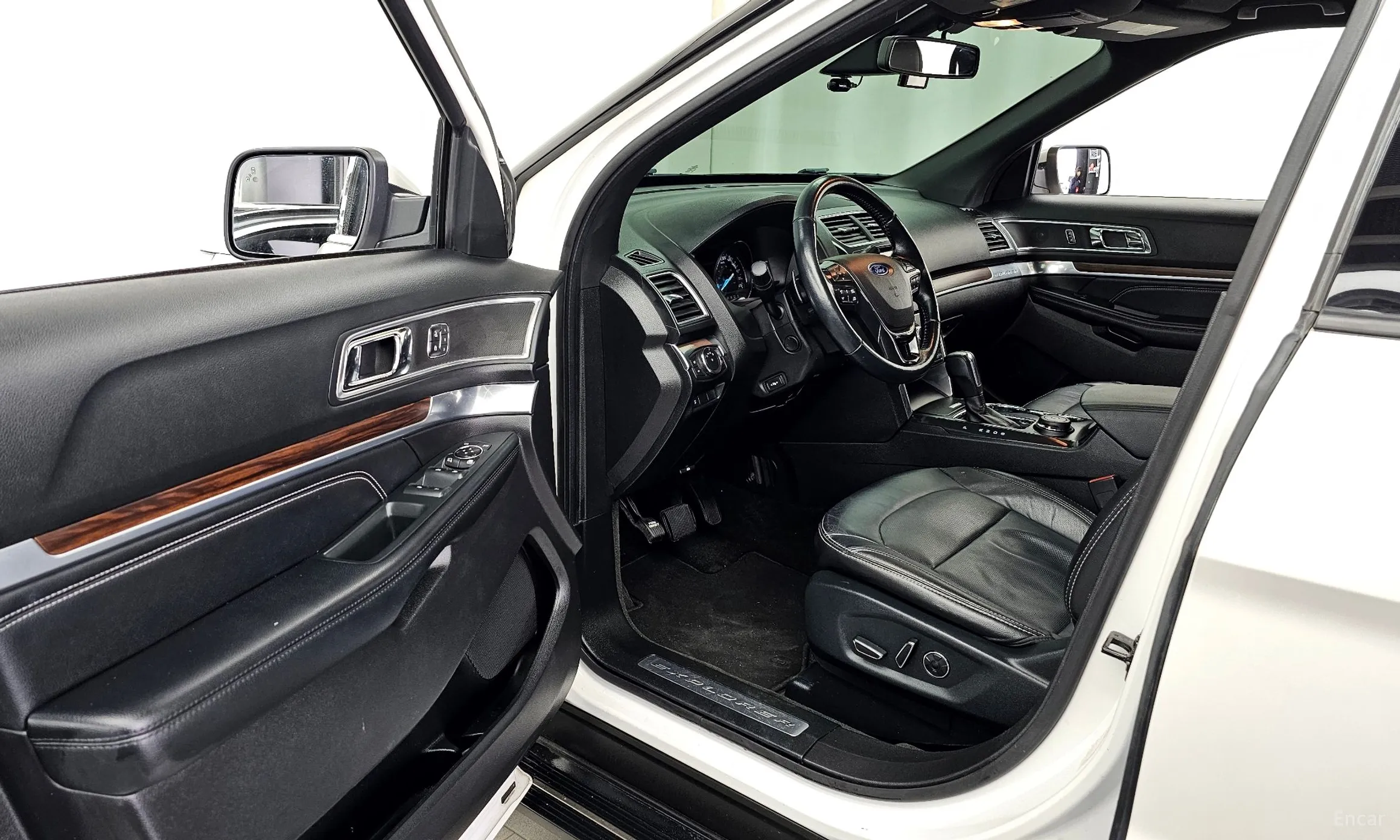 Ford Explorer превью 10